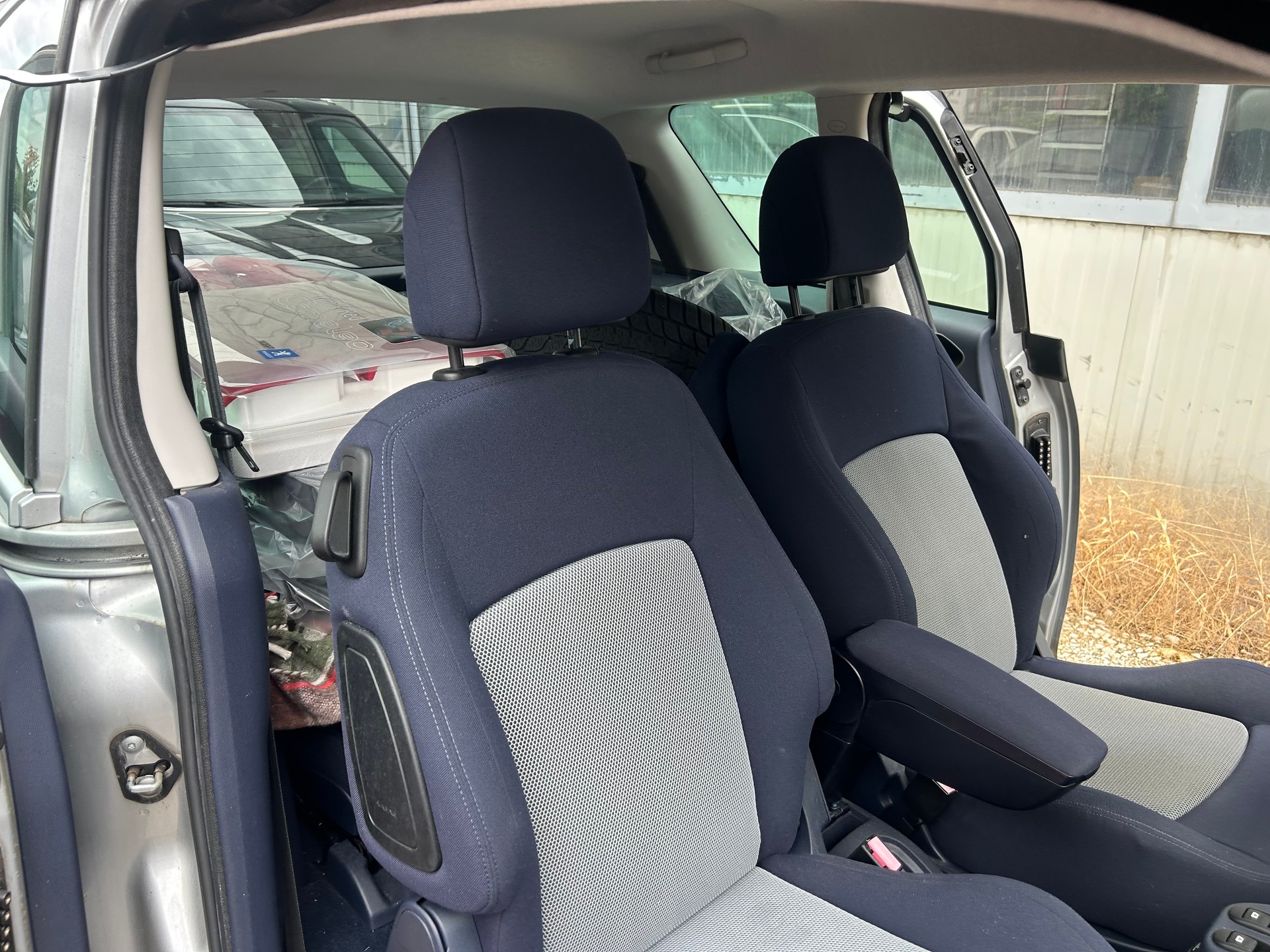 PEUGEOT 1007 1.6 Trendy 2-Tronic-image-15