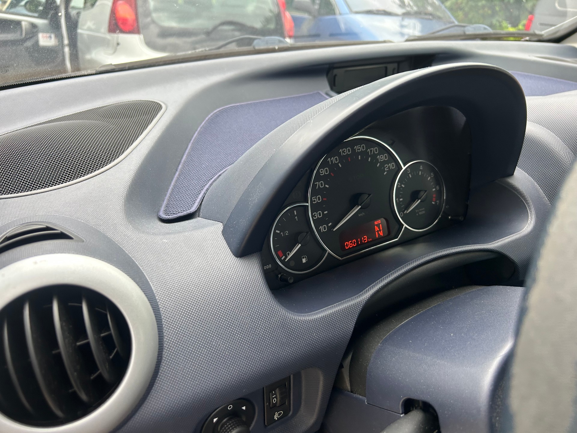 PEUGEOT 1007 1.6 Trendy 2-Tronic-image-10