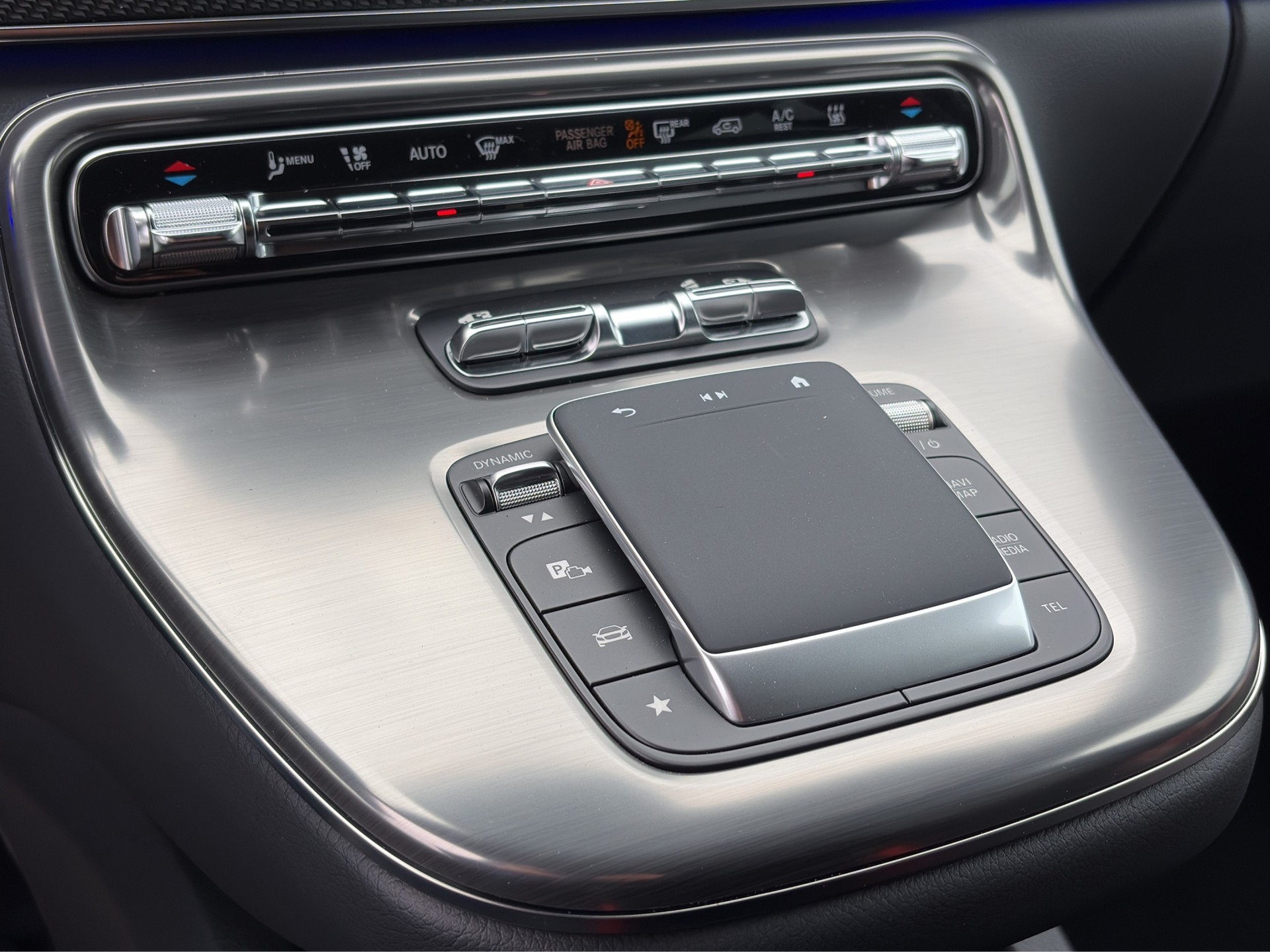 MERCEDES-BENZ V 300 d Exclusive L SWISS EDITION 4MATIC-image-10