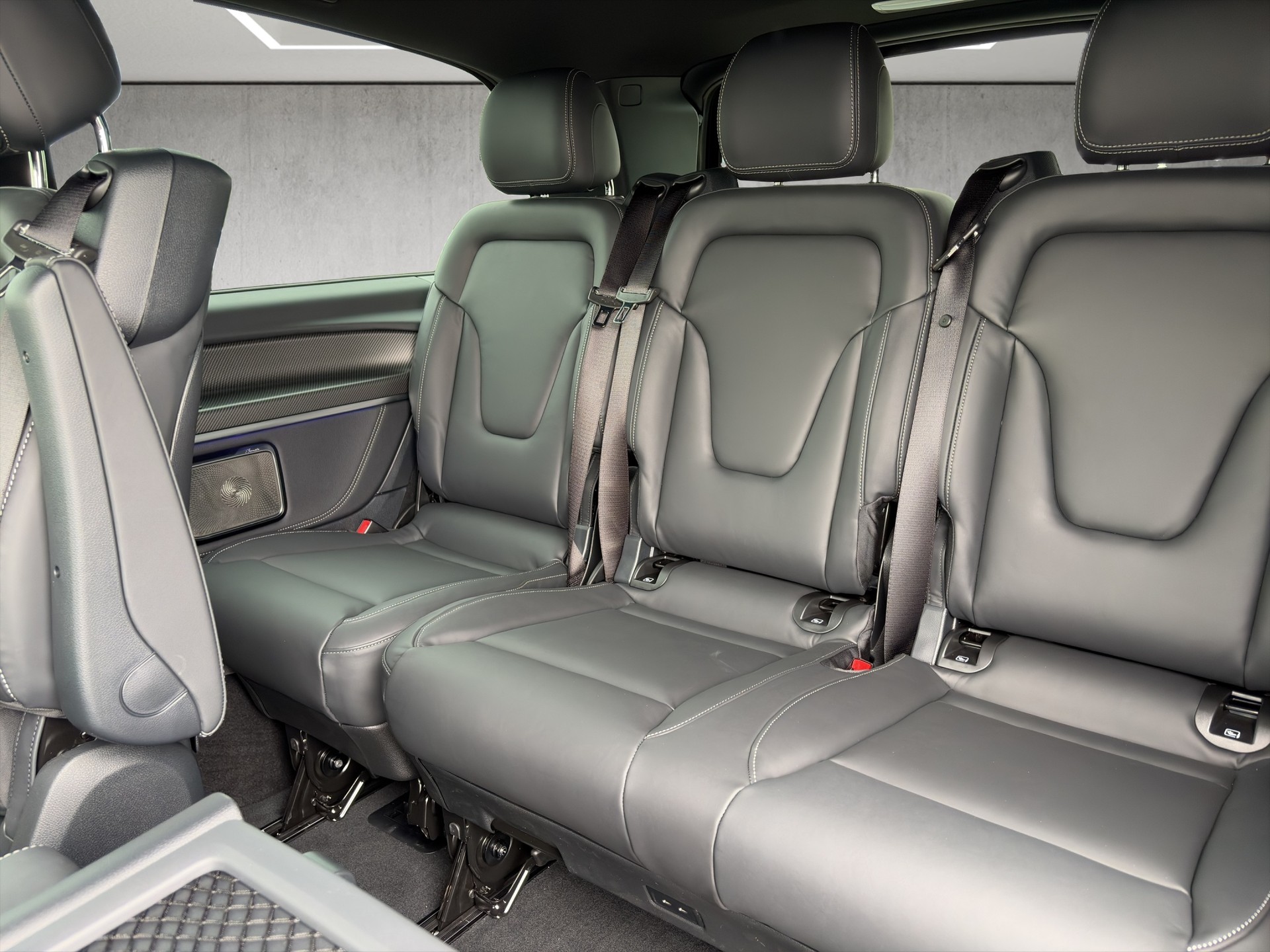 MERCEDES-BENZ V 300 d Exclusive L SWISS EDITION 4MATIC-image-8
