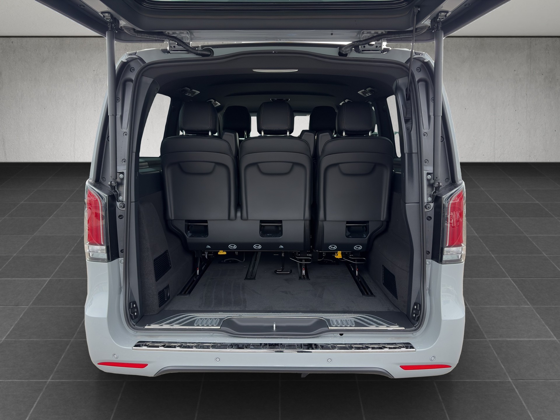 MERCEDES-BENZ V 300 d Exclusive L SWISS EDITION 4MATIC-image-13