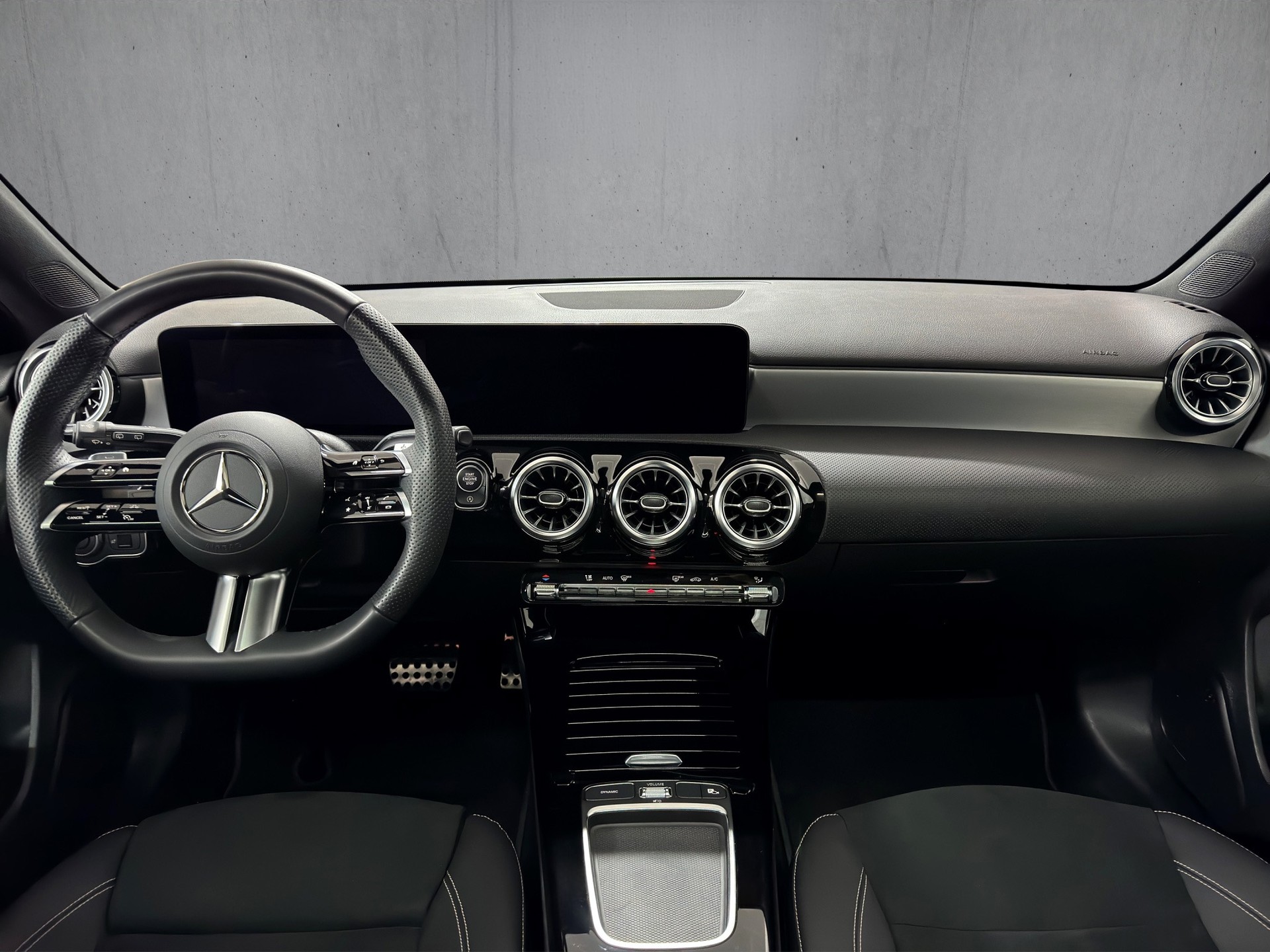 MERCEDES-BENZ A 200 7G-DCT AMG Line Night Special Edition "Pano-RF.-Kamera-19"Alu"-image-11