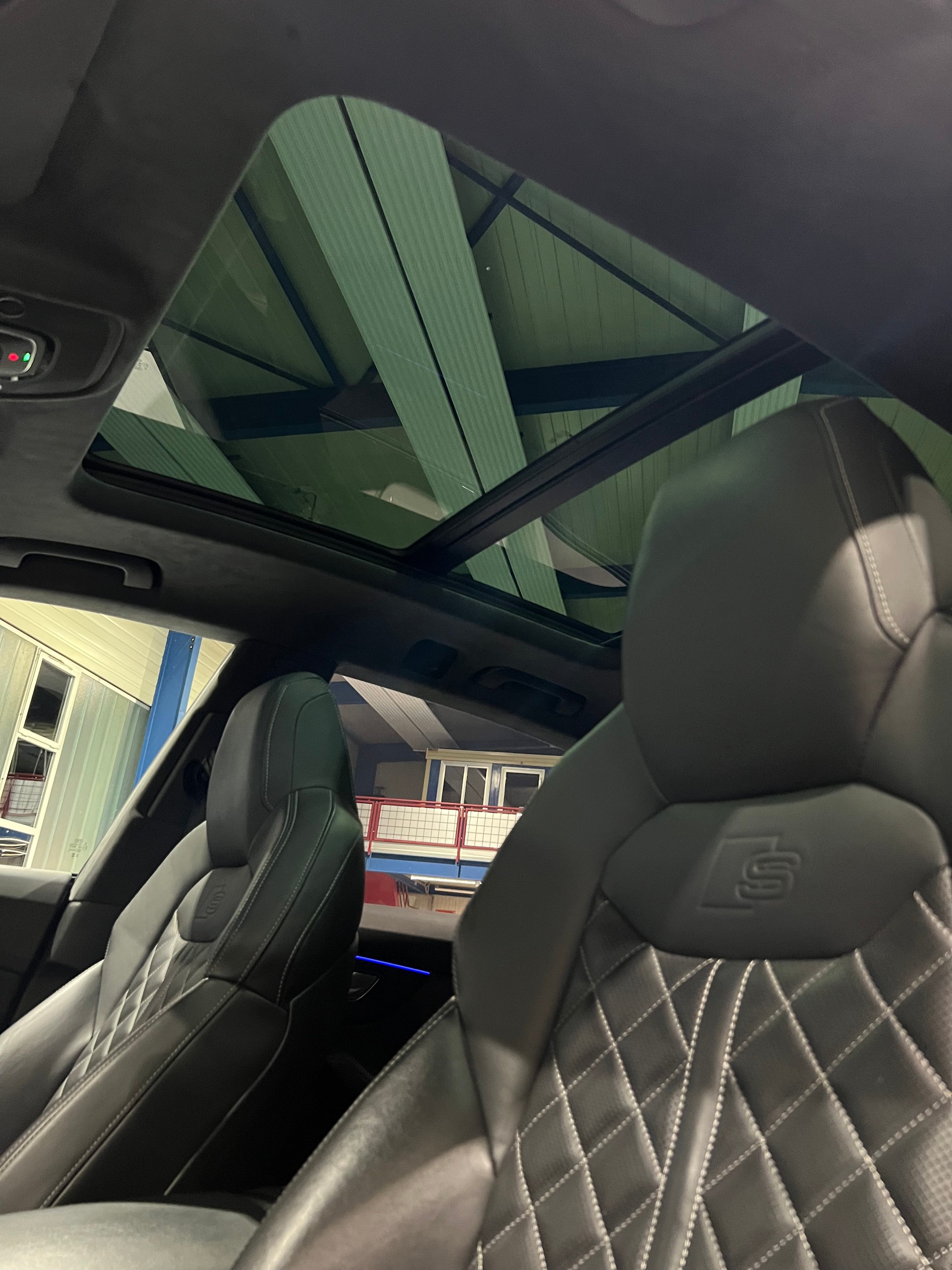 AUDI SQ8 SUV TFSI qu**Matrix,S-Sportsitze,Panodach,Neues Modell,CH Auslieferung,StHz,Alcantara Dachhimmel**-image-9