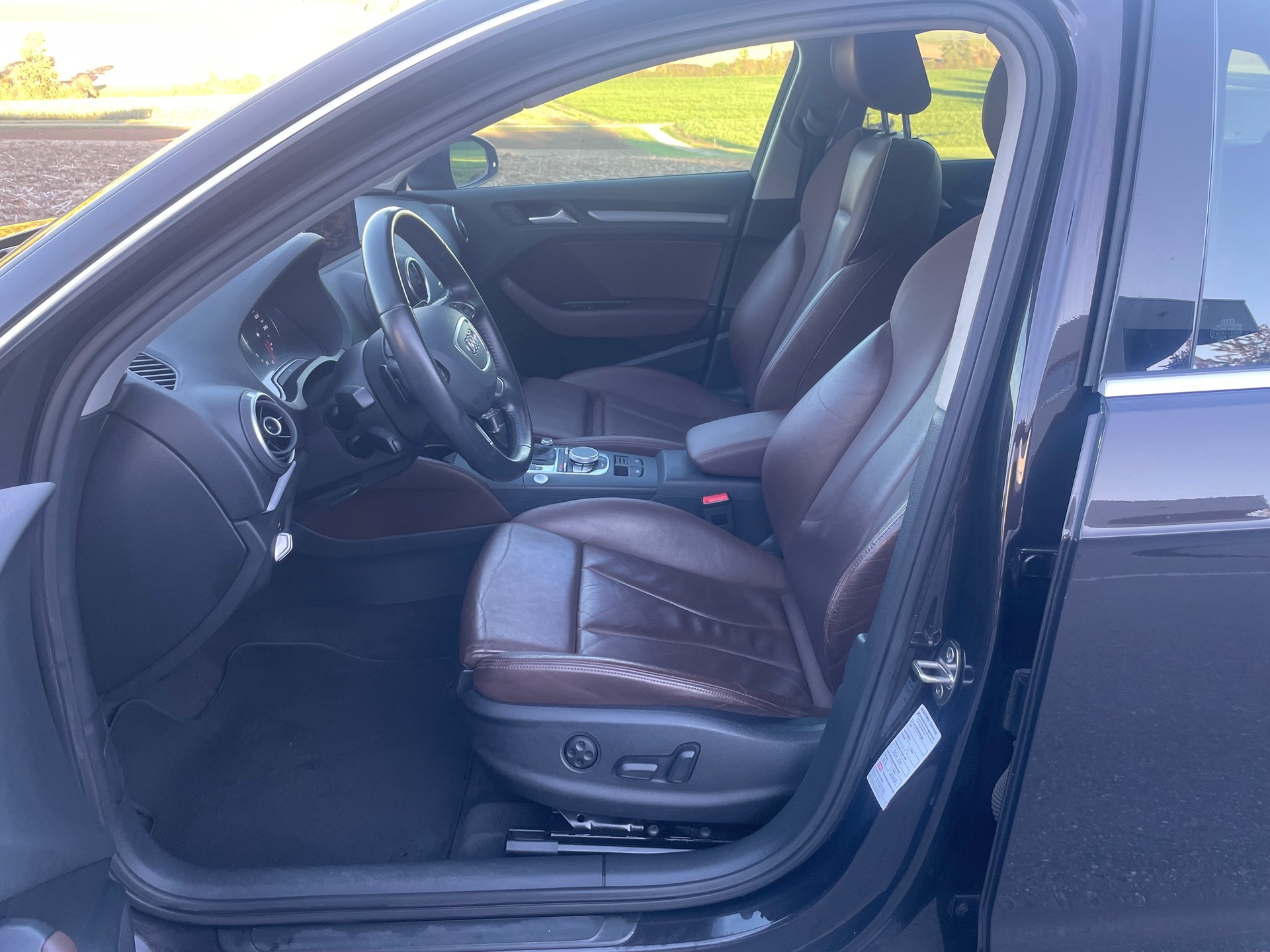 AUDI A3 Sportback 2.0 TDI Ambiente quattro S-tronic-image-8