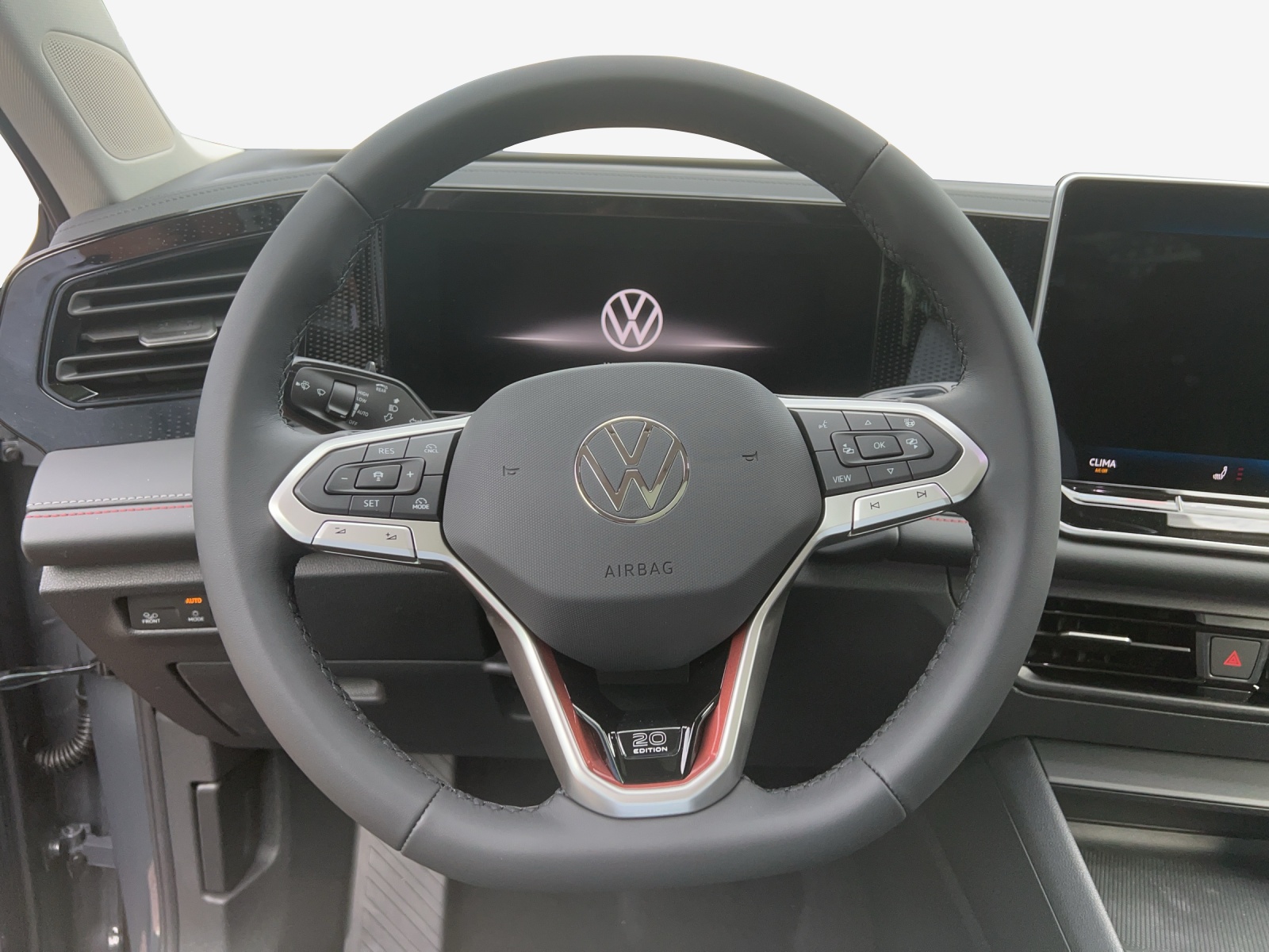 VW Tiguan 2.0 TSI DSG Life 4Motion-image-9