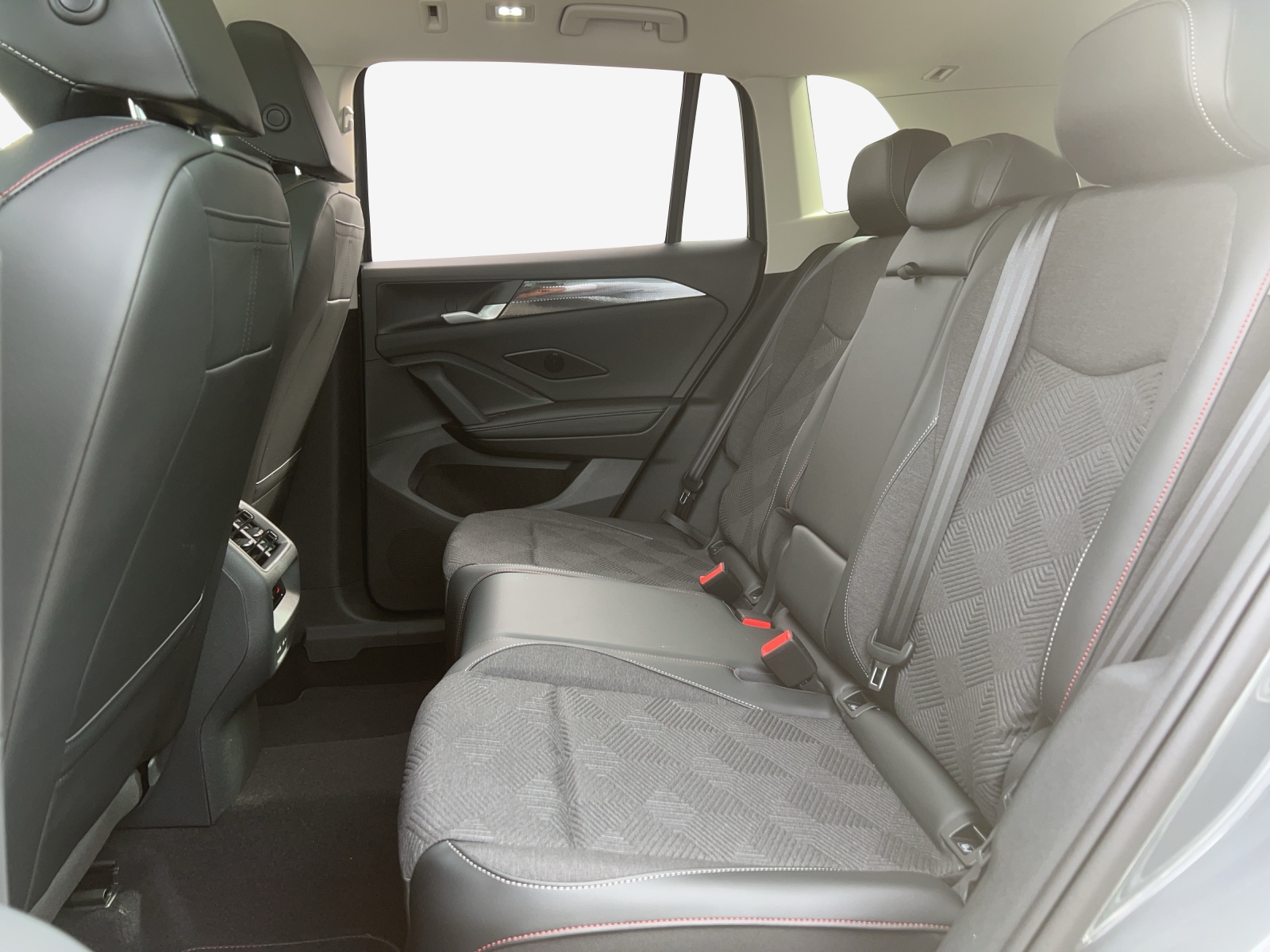 VW Tiguan 2.0 TSI DSG Life 4Motion-image-11