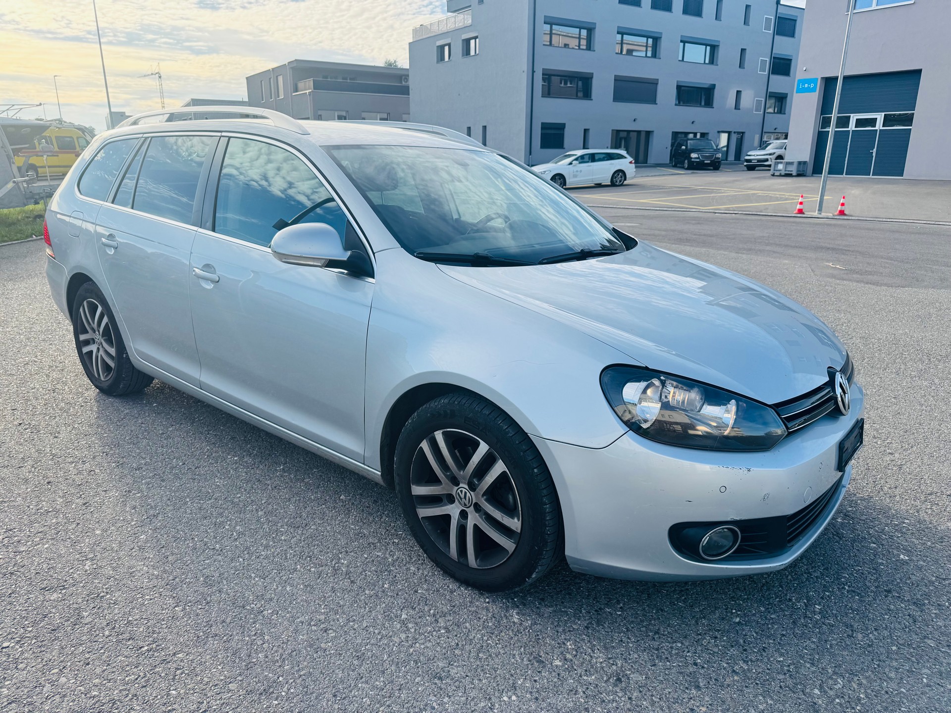 VW Golf Variant 1.4 TSI Comfortline DSG-image-2