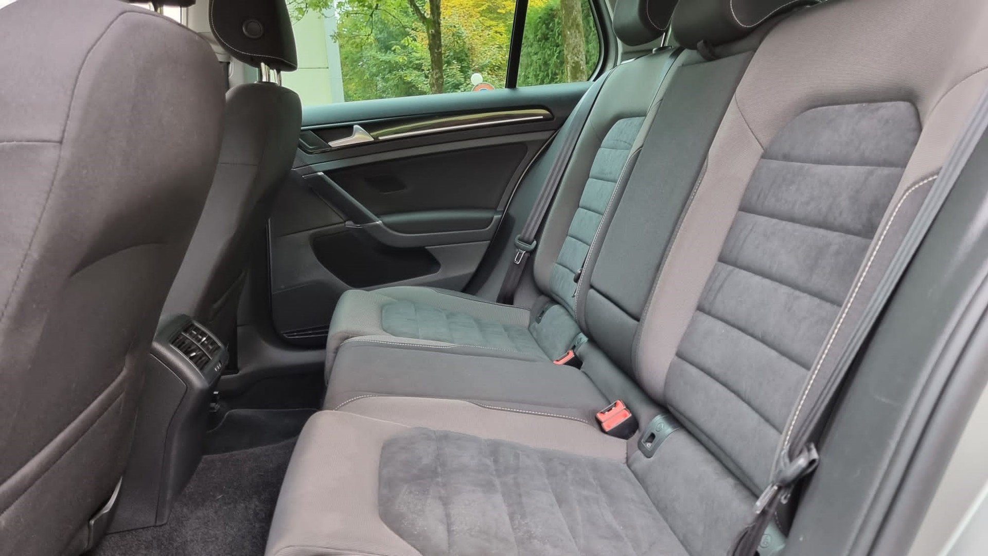 VW Golf 1.4 TSI Highline-image-11