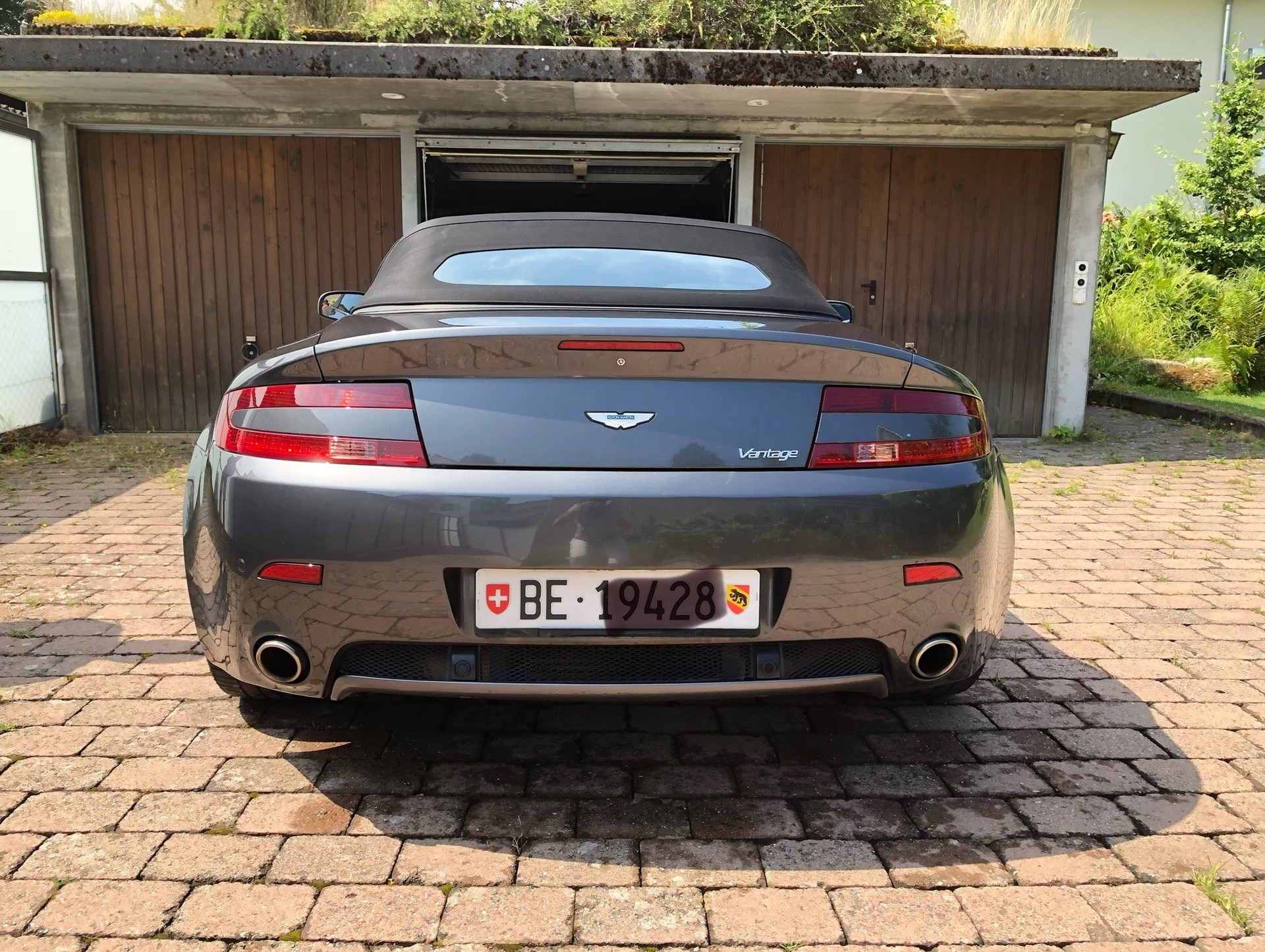 ASTON MARTIN V8 Vantage 4.3-image-2