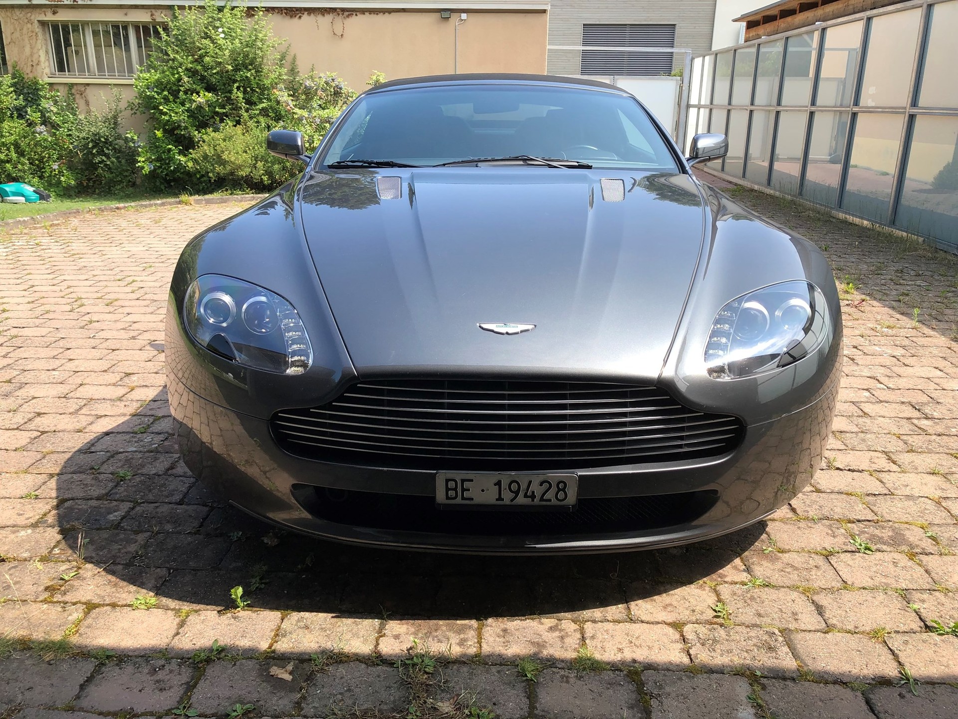 ASTON MARTIN V8 Vantage 4.3-image-1