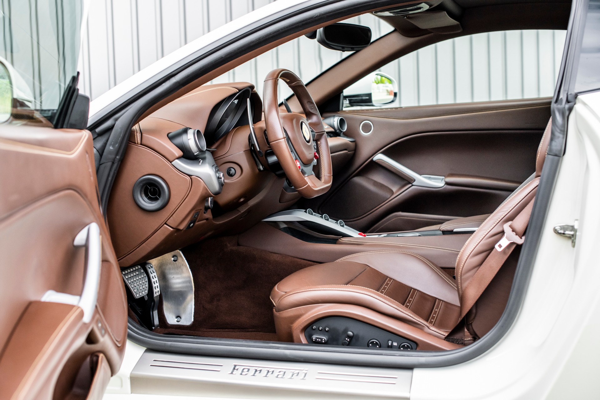 FERRARI F12 Berlinetta-image-8