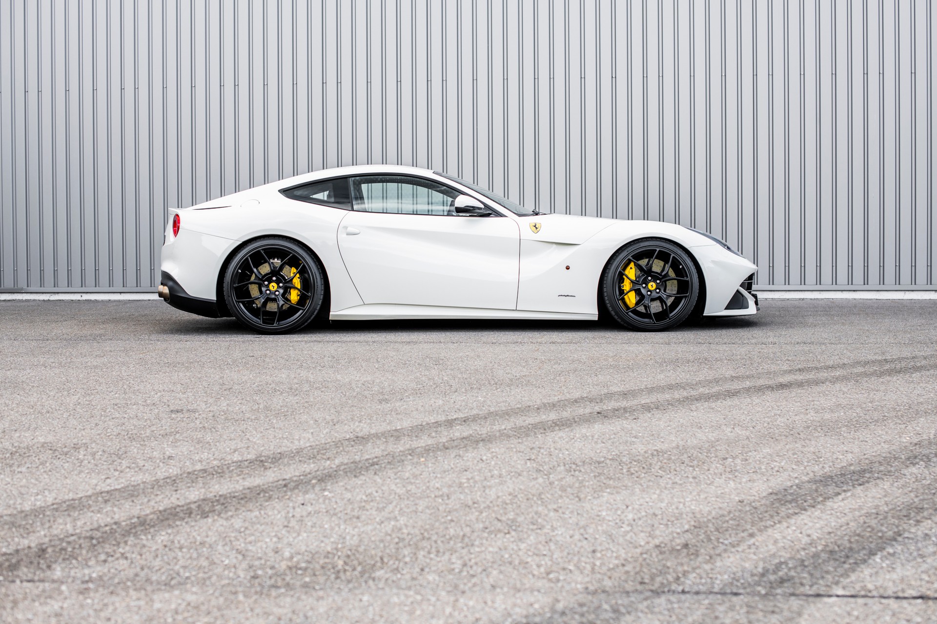 FERRARI F12 Berlinetta-image-4