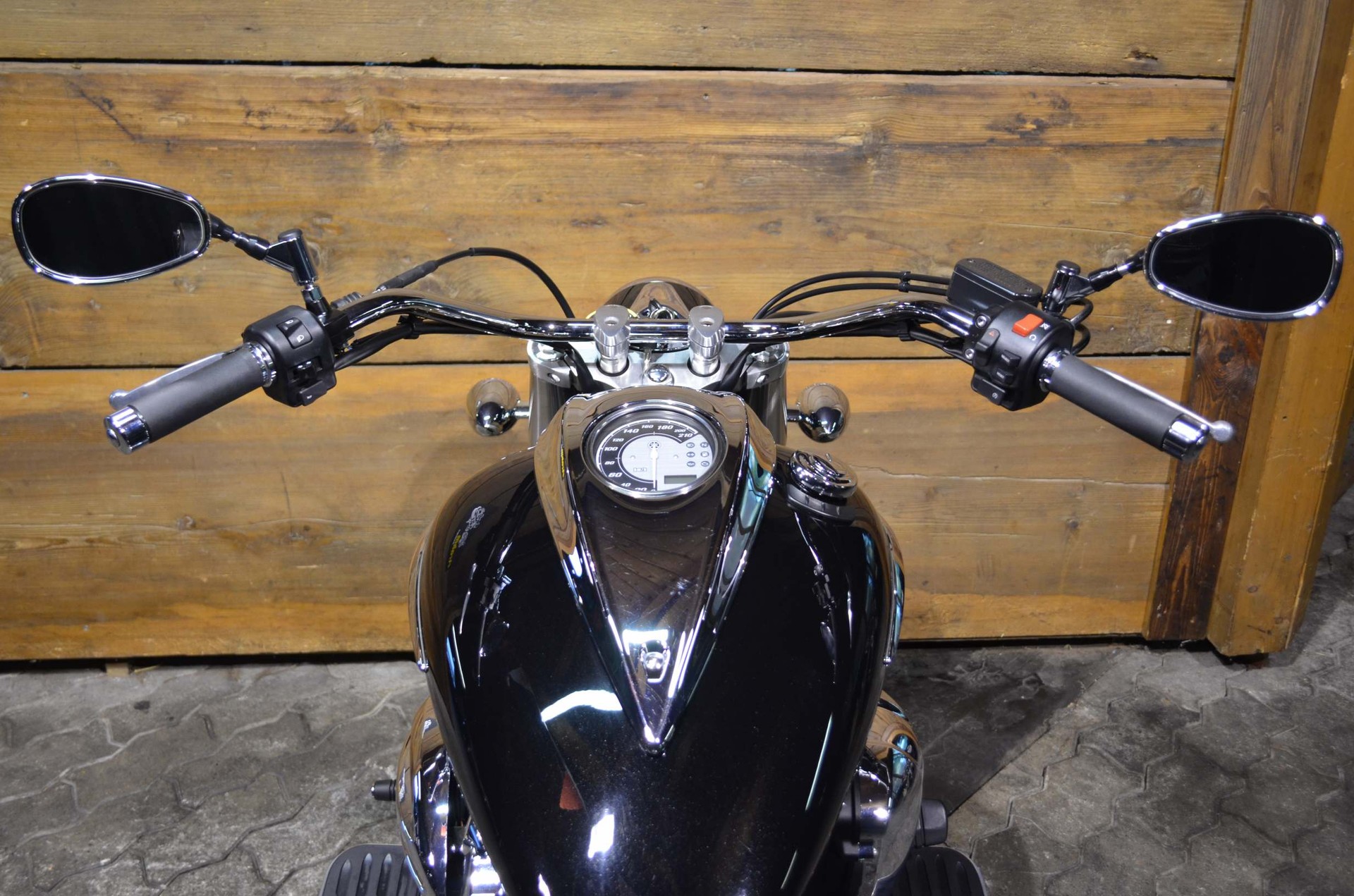 YAMAHA XVS 950 A Midnight Star-showroom-element-2