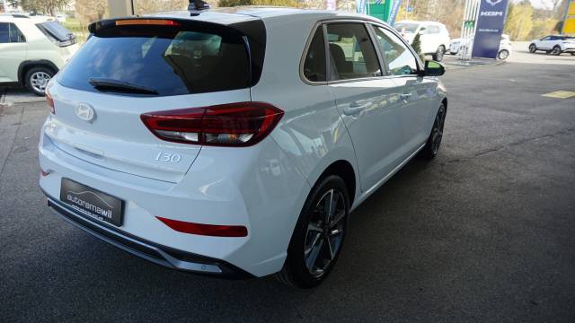 HYUNDAI i30 1.5 T-GDi Vertex DCT-image-4