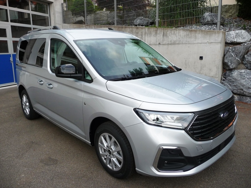 FORD Tourneo Connect 1.5 EcoBoost Titanium (Kompaktvan / Minivan)