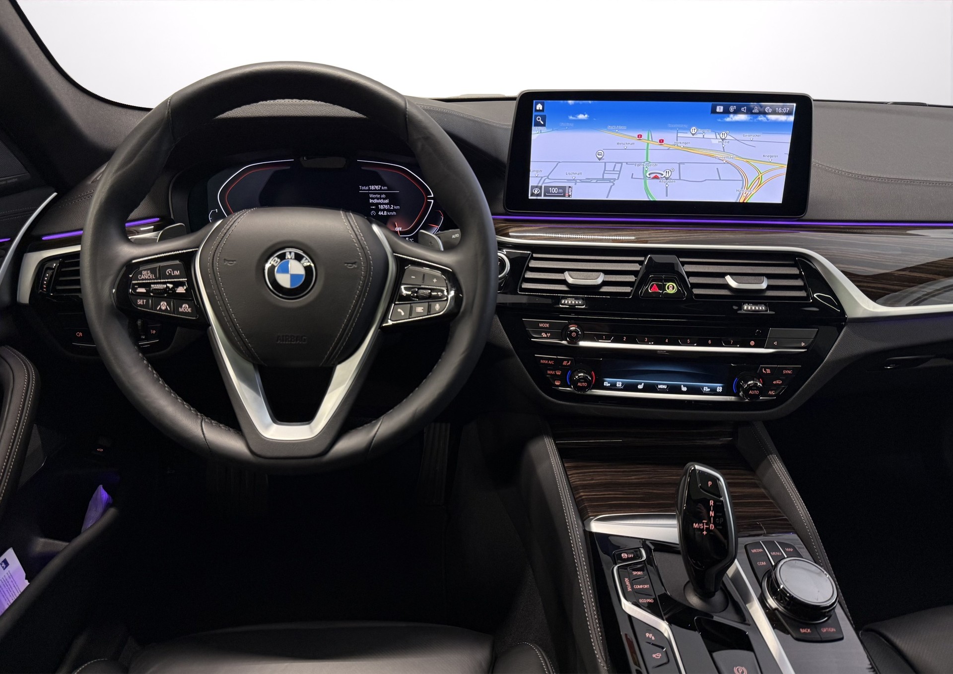 BMW 530d xDrive 48V Luxury Line Steptronic-image-12