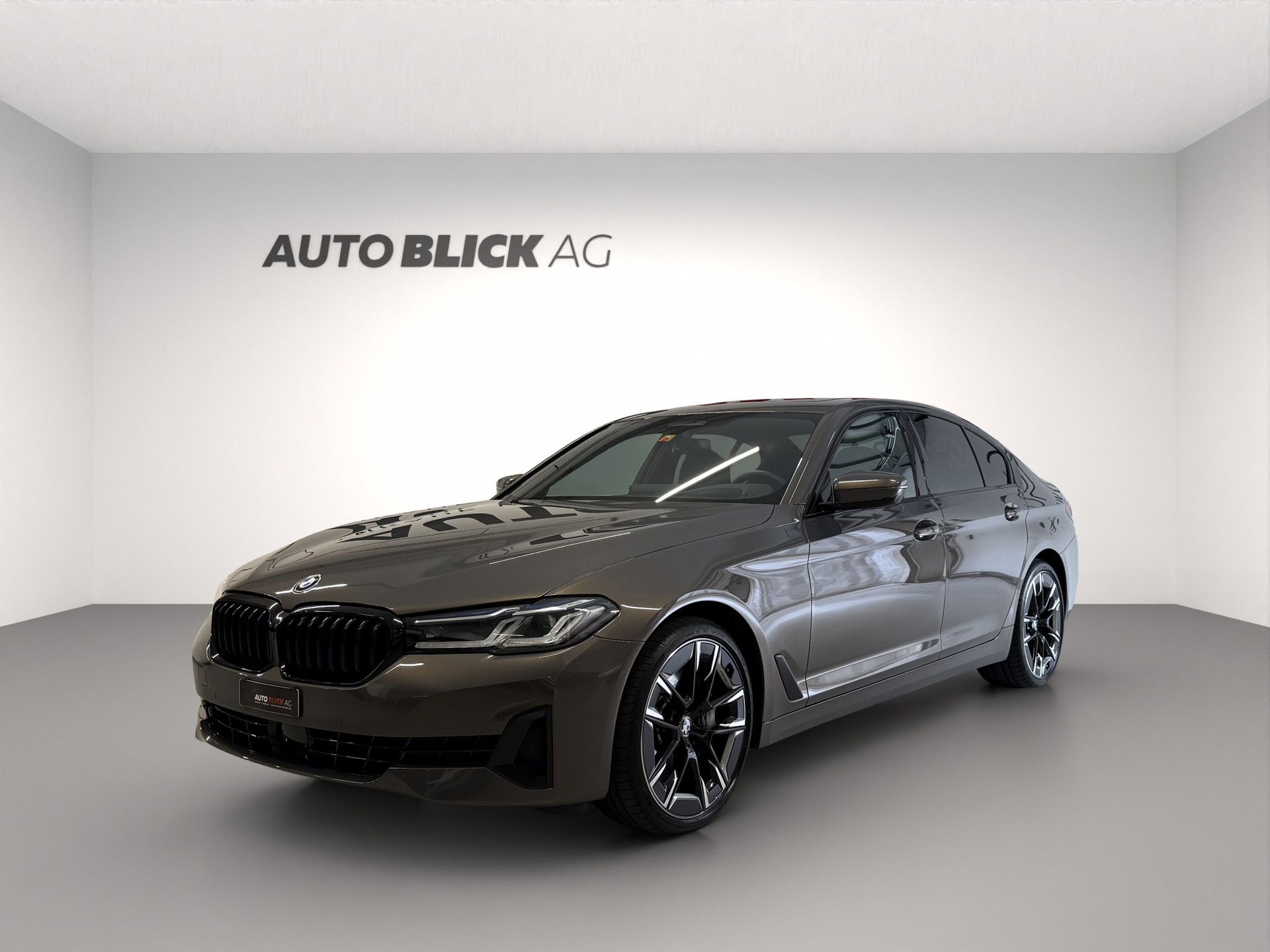 BMW 530d xDrive 48V Luxury Line Steptronic-image-0