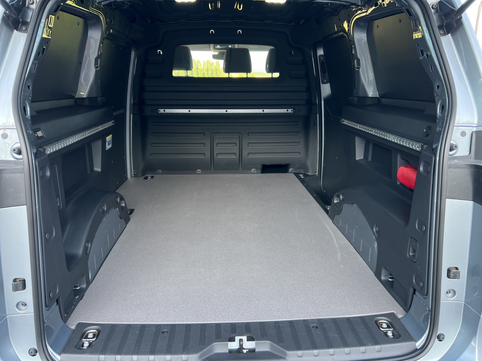 VW ID. Buzz Cargo-image-13