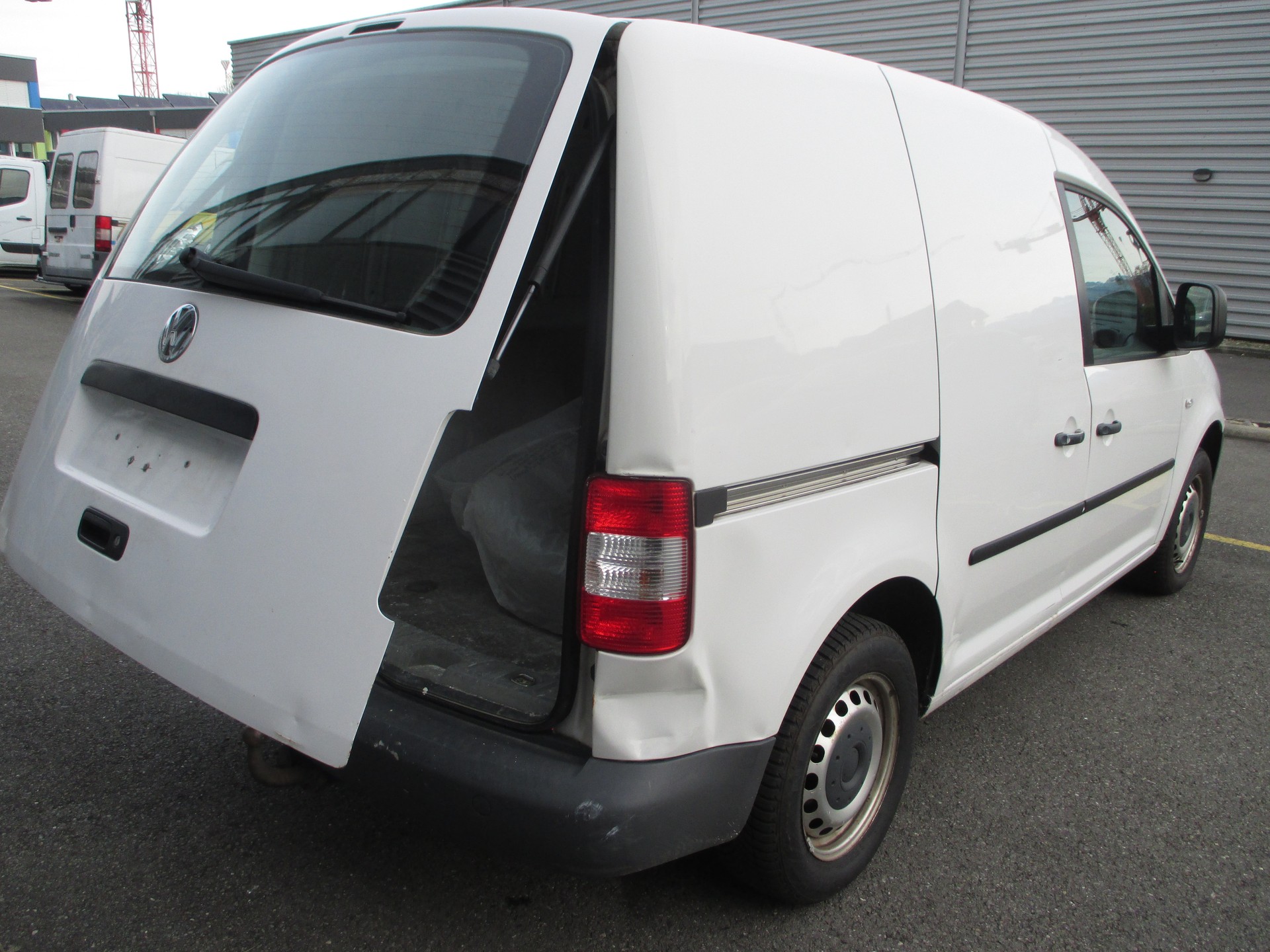 VW Caddy 1.4-image-11