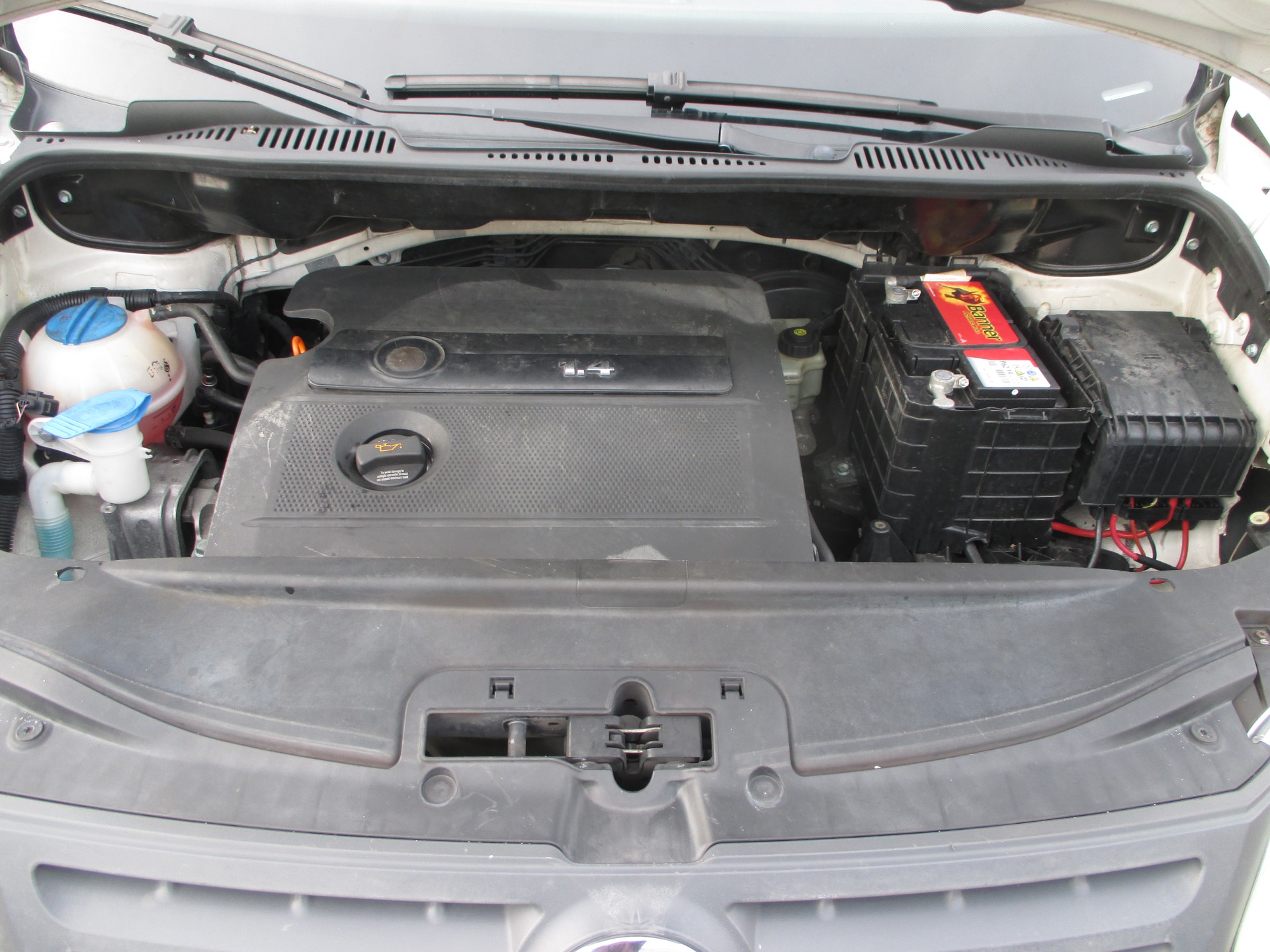 VW Caddy 1.4-image-12