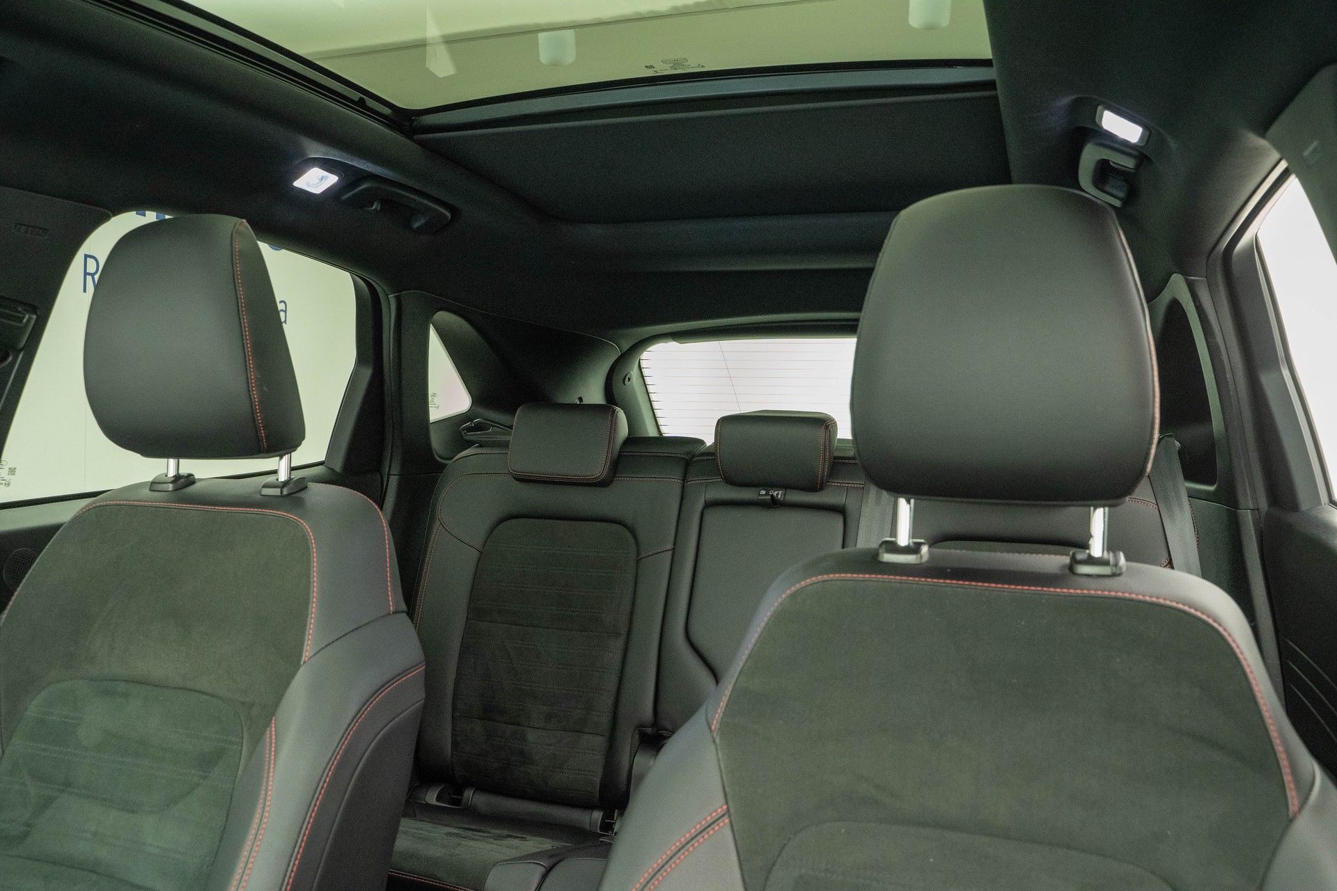 FORD Kuga 2.5 Plug-in Hybrid ST-Line X-image-9