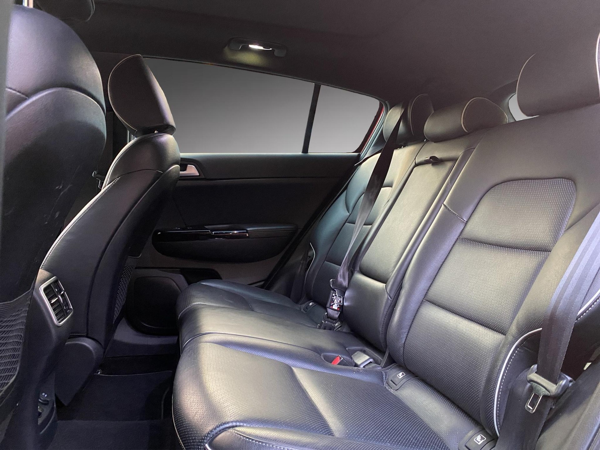 KIA Sportage 2.0 CRDi Style-image-10