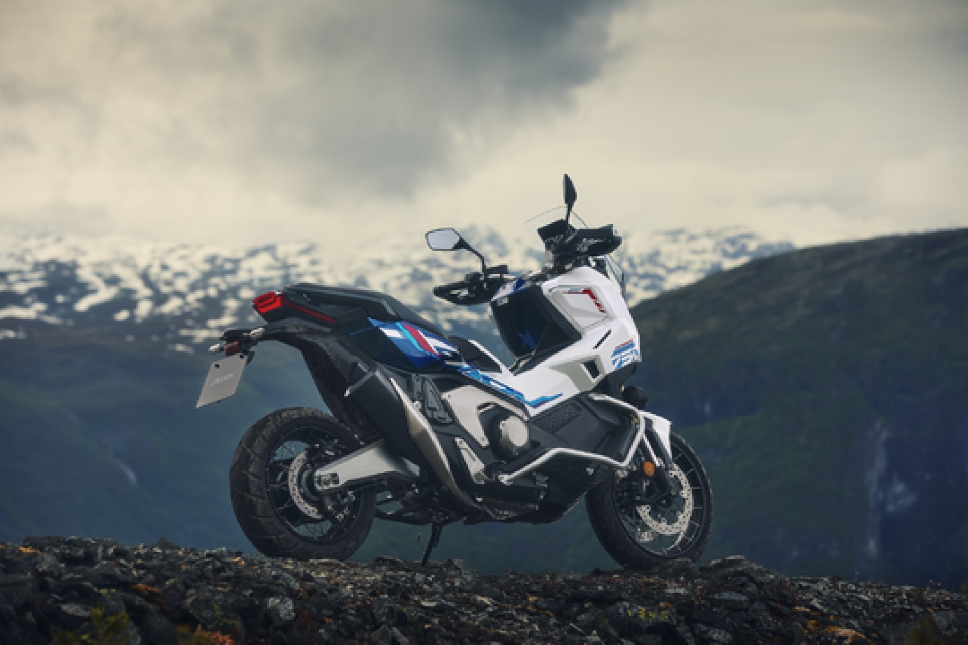 HONDA X-ADV 750 Special Edition Spec. Edt 2026-showroom-element-2