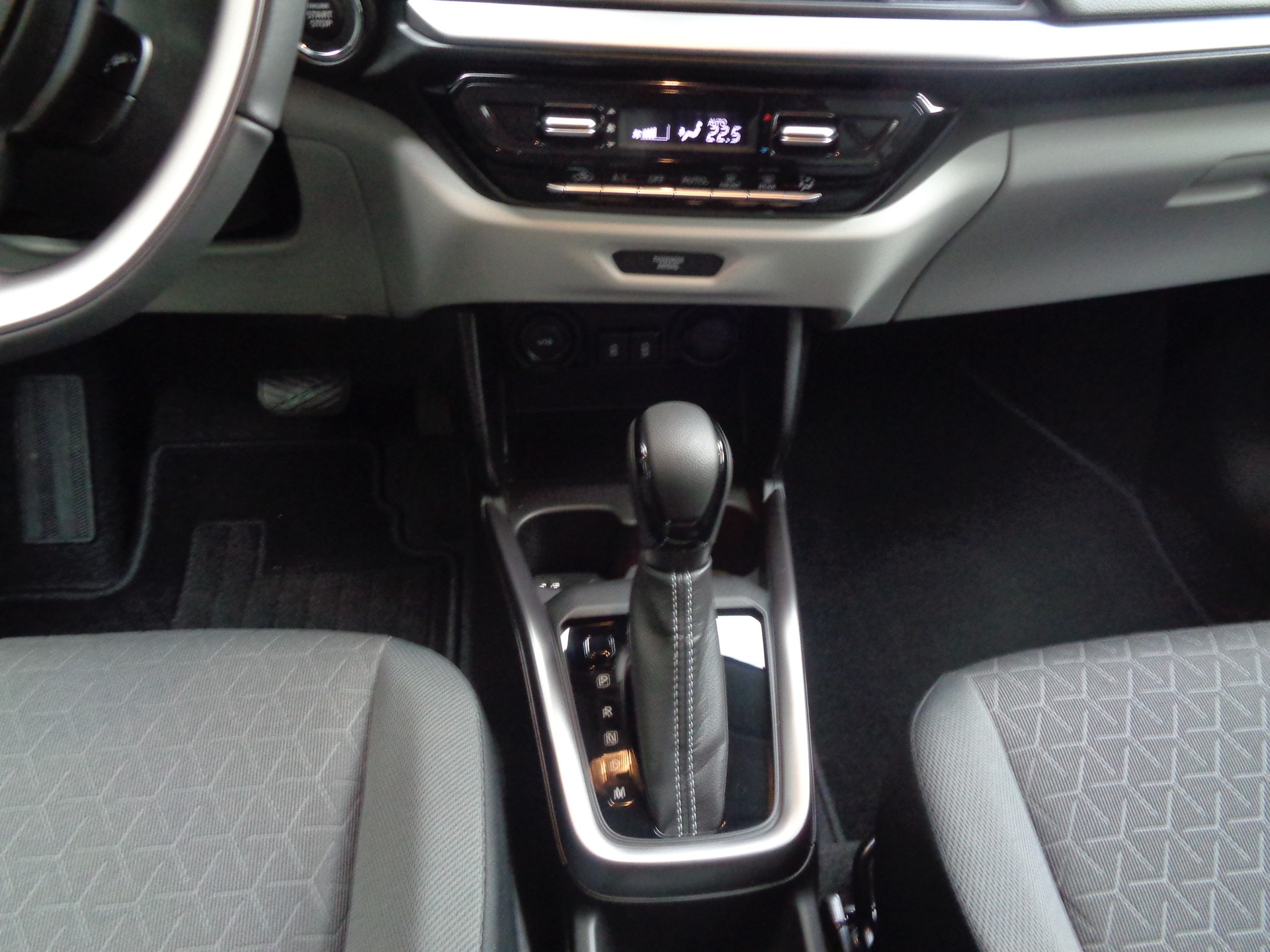 SUZUKI Swift 1.2 Compact Top Hybrid CVT-image-12