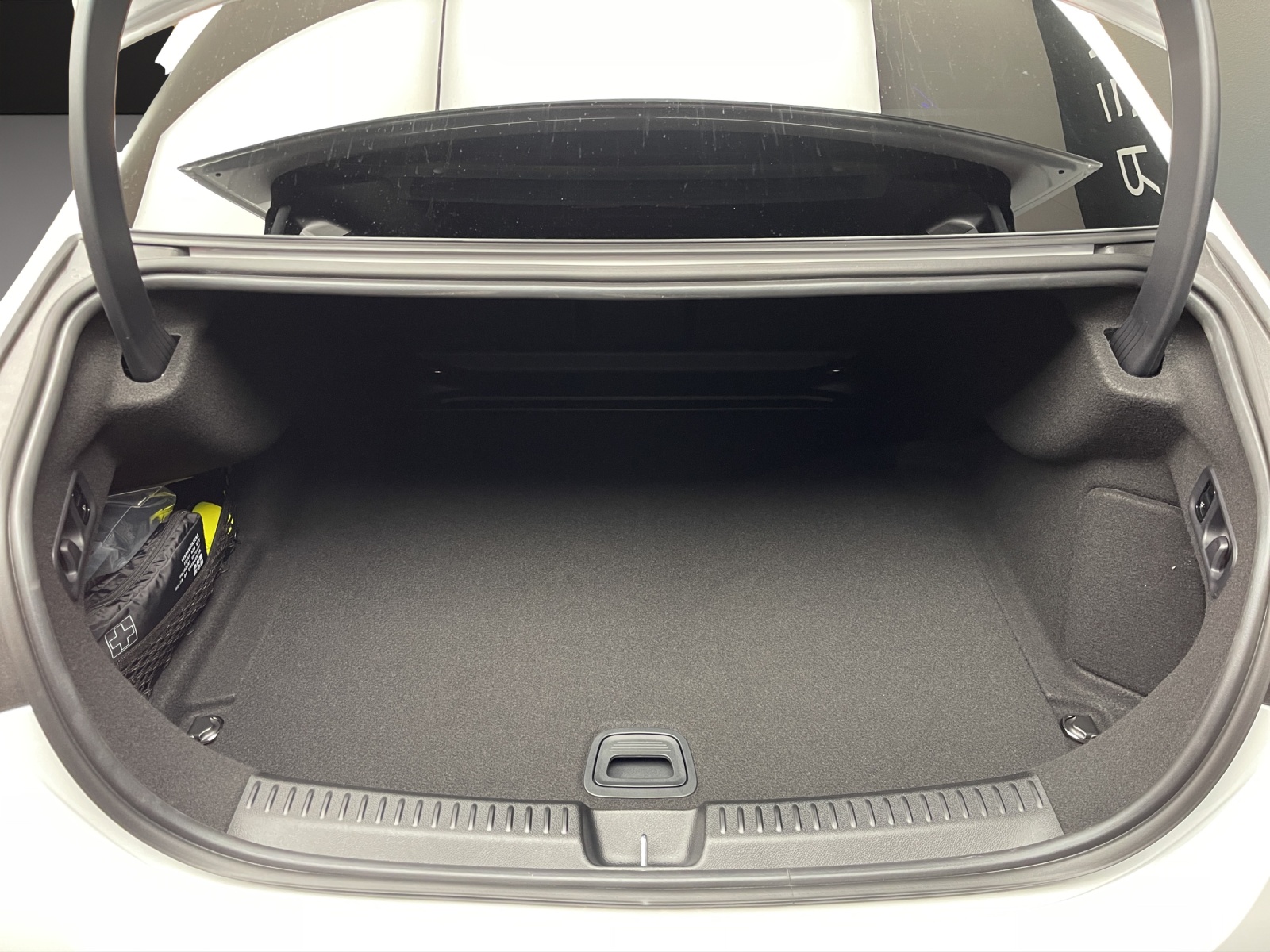 MERCEDES-BENZ E 220 d 4Matic-image-10