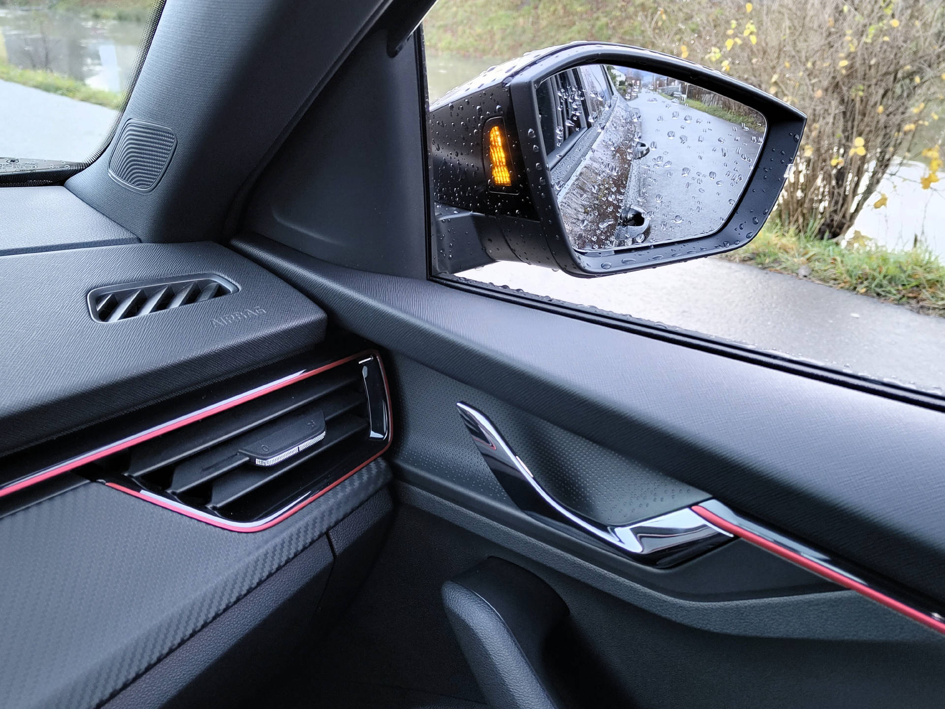 SKODA Kamiq 1.5 TSI Monte Carlo DSG-image-11