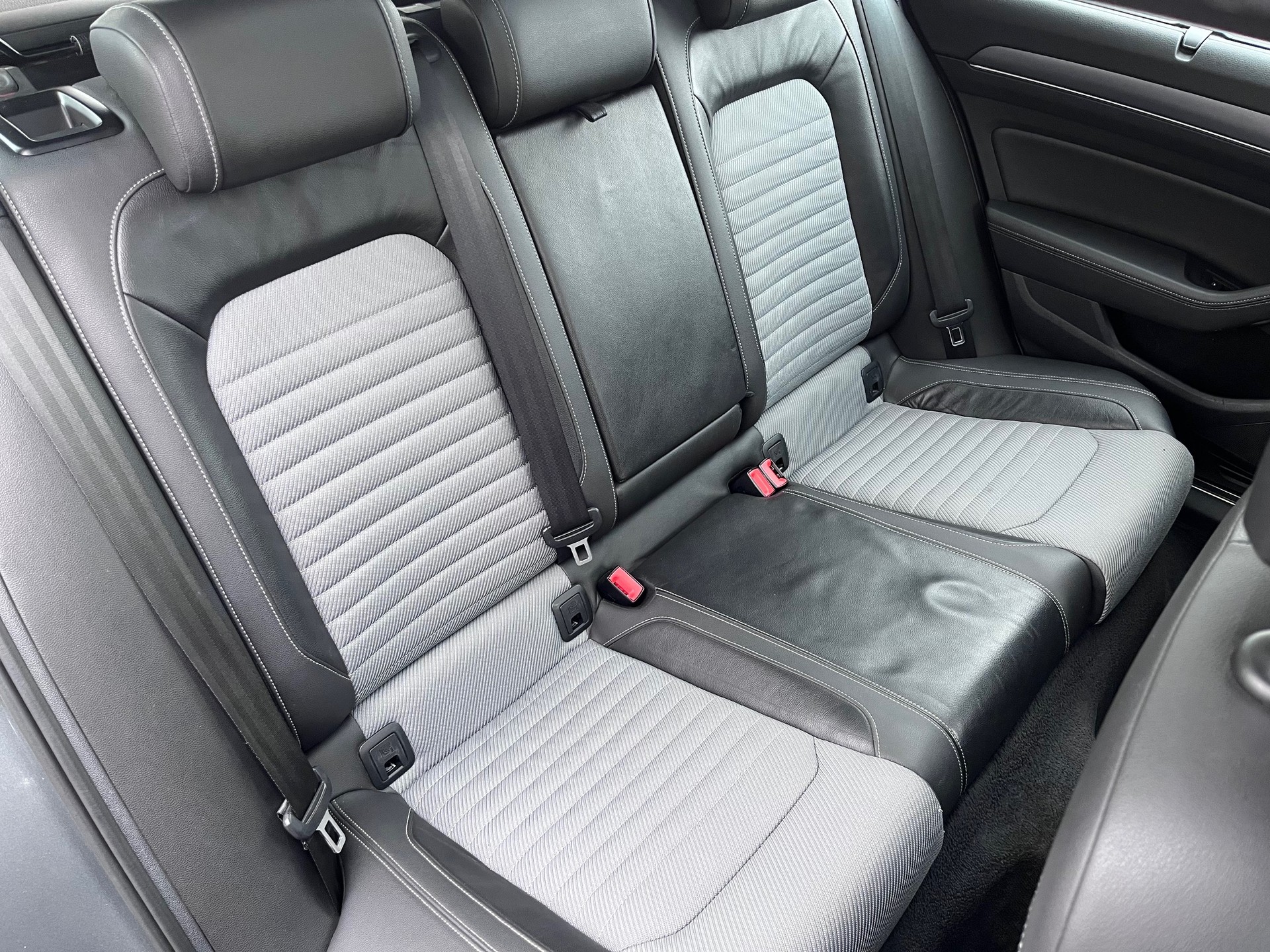 VW Passat Variant 2.0 TDI BMT Highline DSG 4Motion-image-9