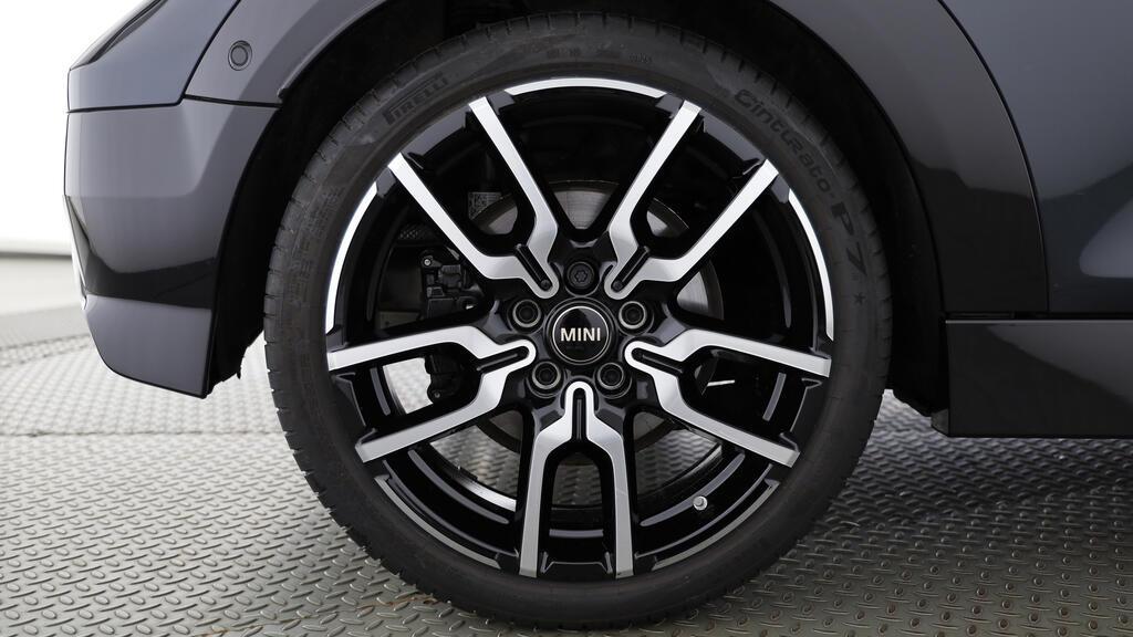 MINI Cooper S Cabrio-image-8