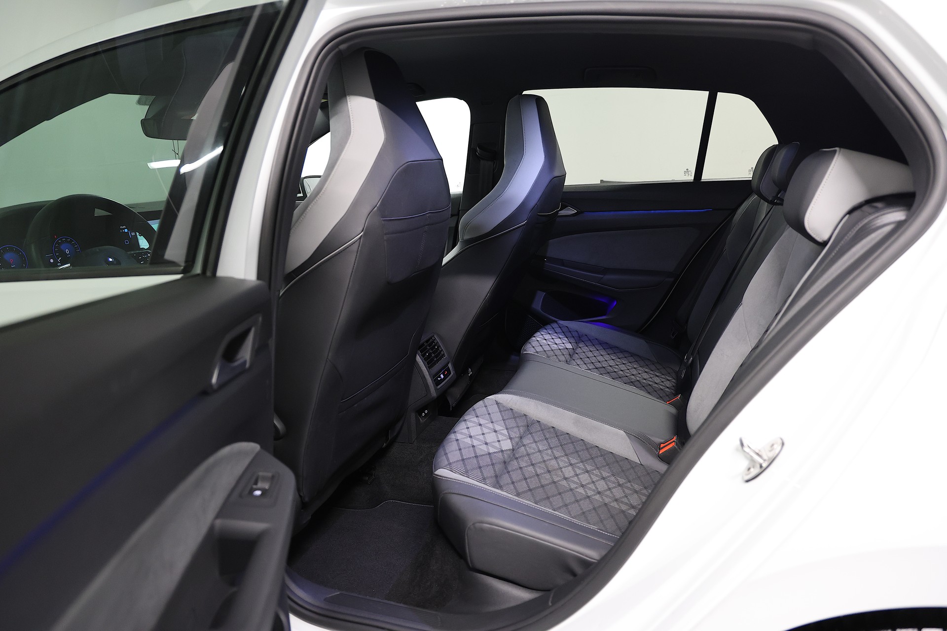 VW Golf 2.0 TSI R-Line DSG 4 Motion-image-15