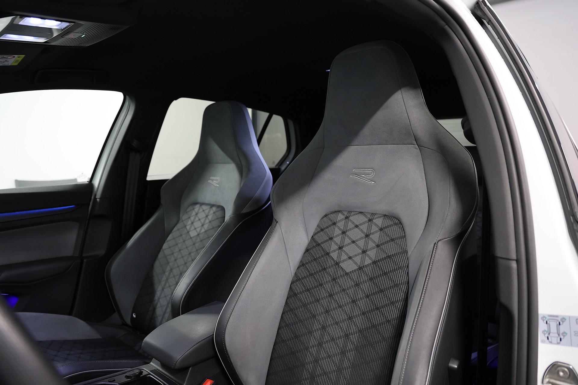 VW Golf 2.0 TSI R-Line DSG 4 Motion-image-6