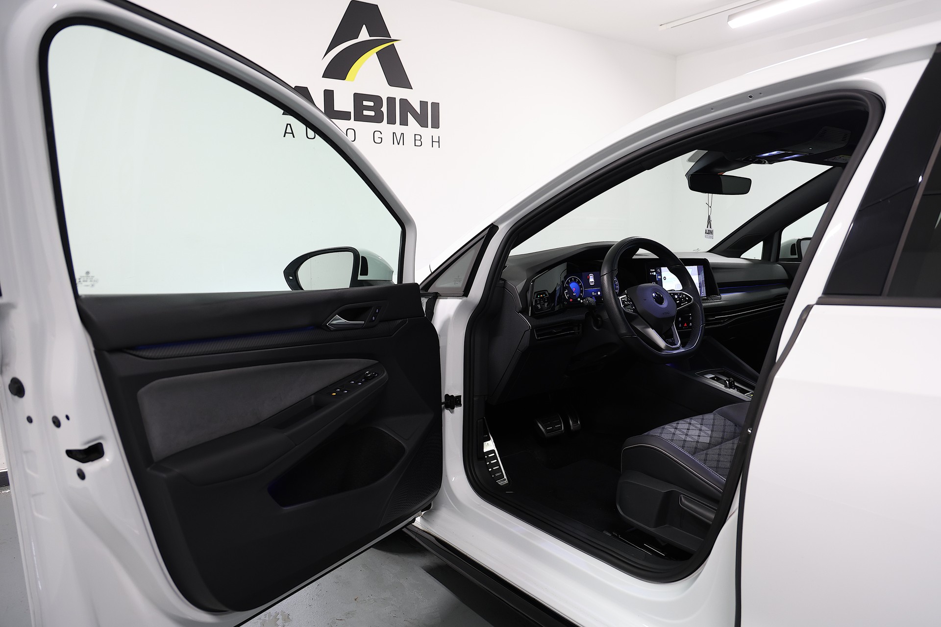 VW Golf 2.0 TSI R-Line DSG 4 Motion-image-4