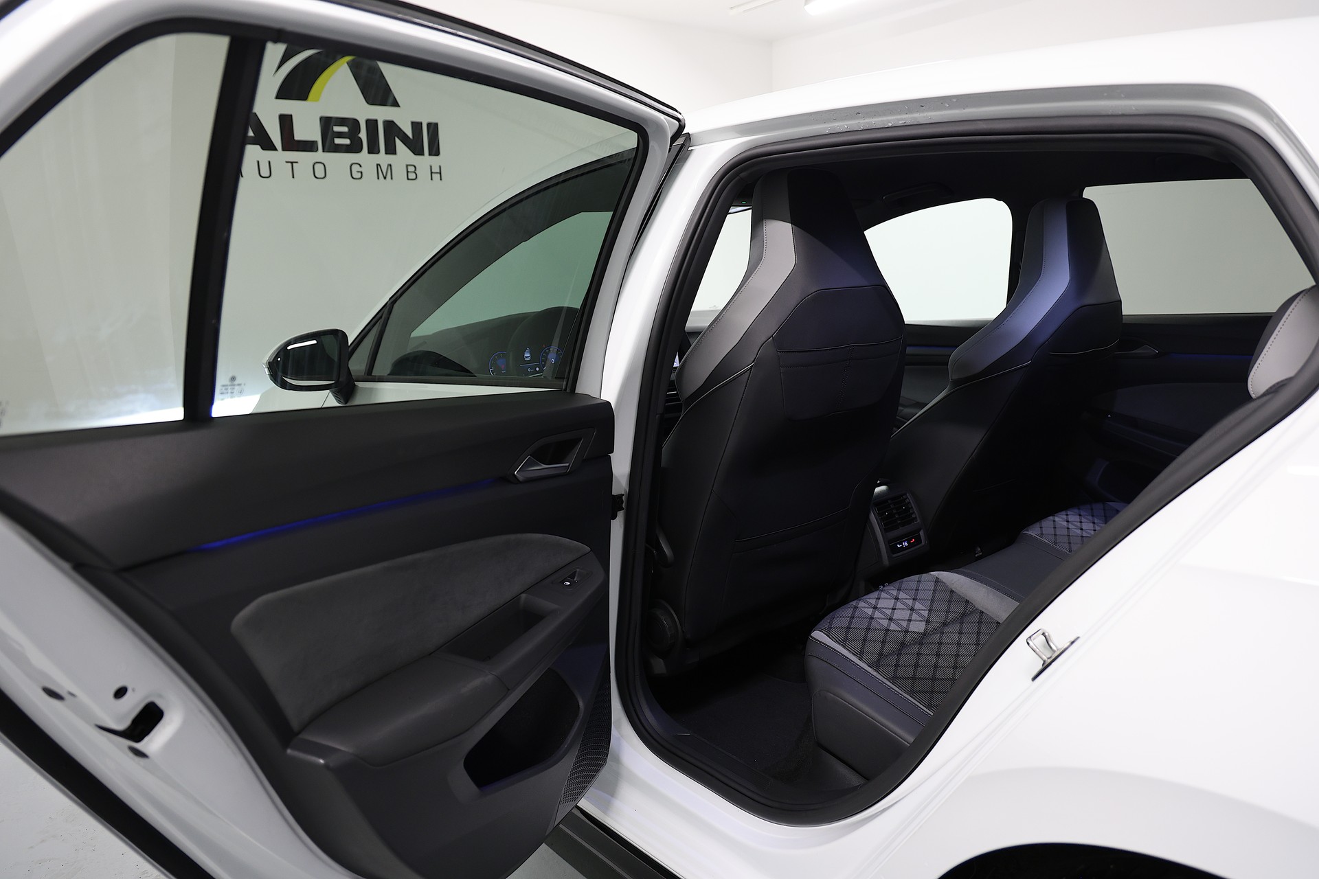 VW Golf 2.0 TSI R-Line DSG 4 Motion-image-14