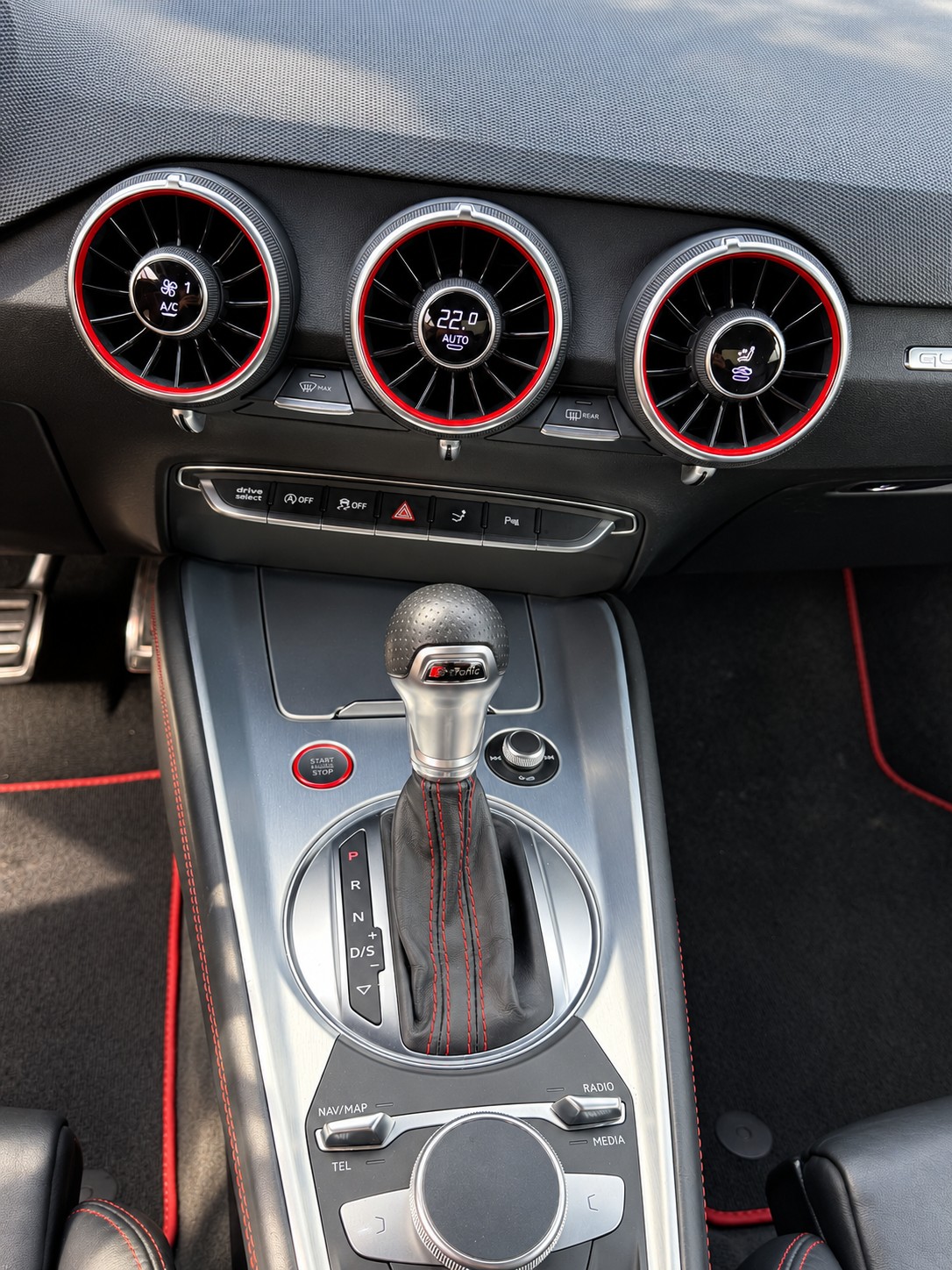 AUDI TT Coupé TTS quattro S-tronic-image-9