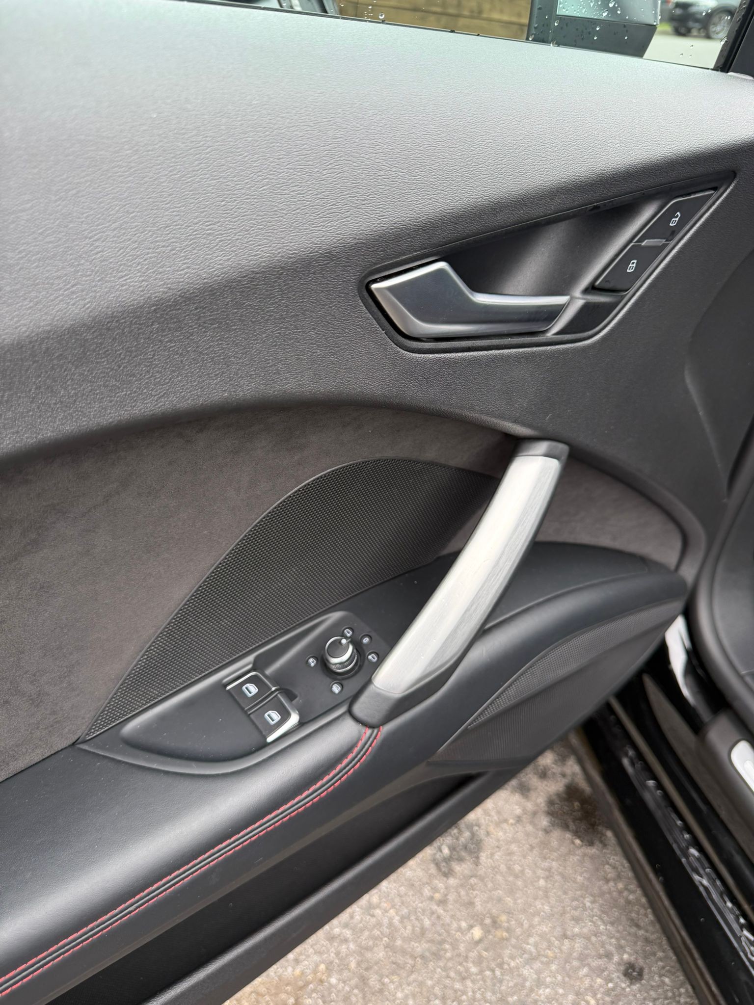 AUDI TT Coupé TTS quattro S-tronic-image-6