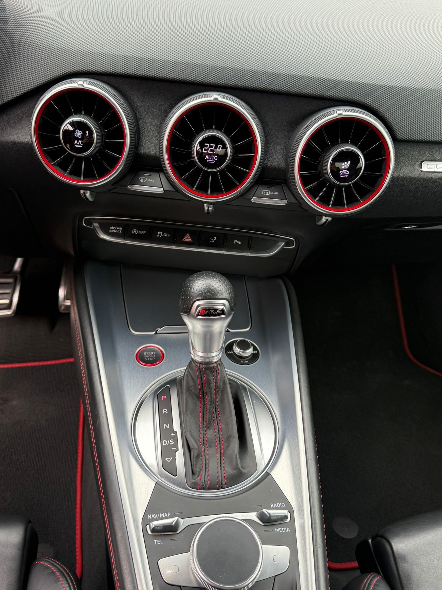 AUDI TT Coupé TTS quattro S-tronic-image-8
