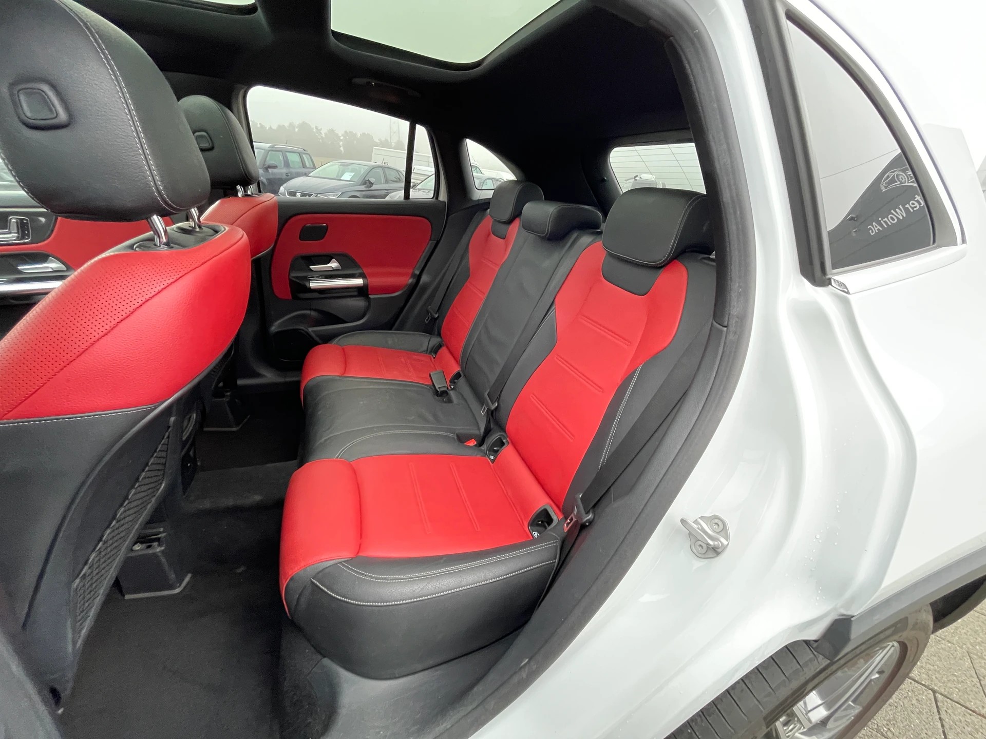 MERCEDES-BENZ GLA 220d 4Matic AMG Line 8G-DCT-image-12
