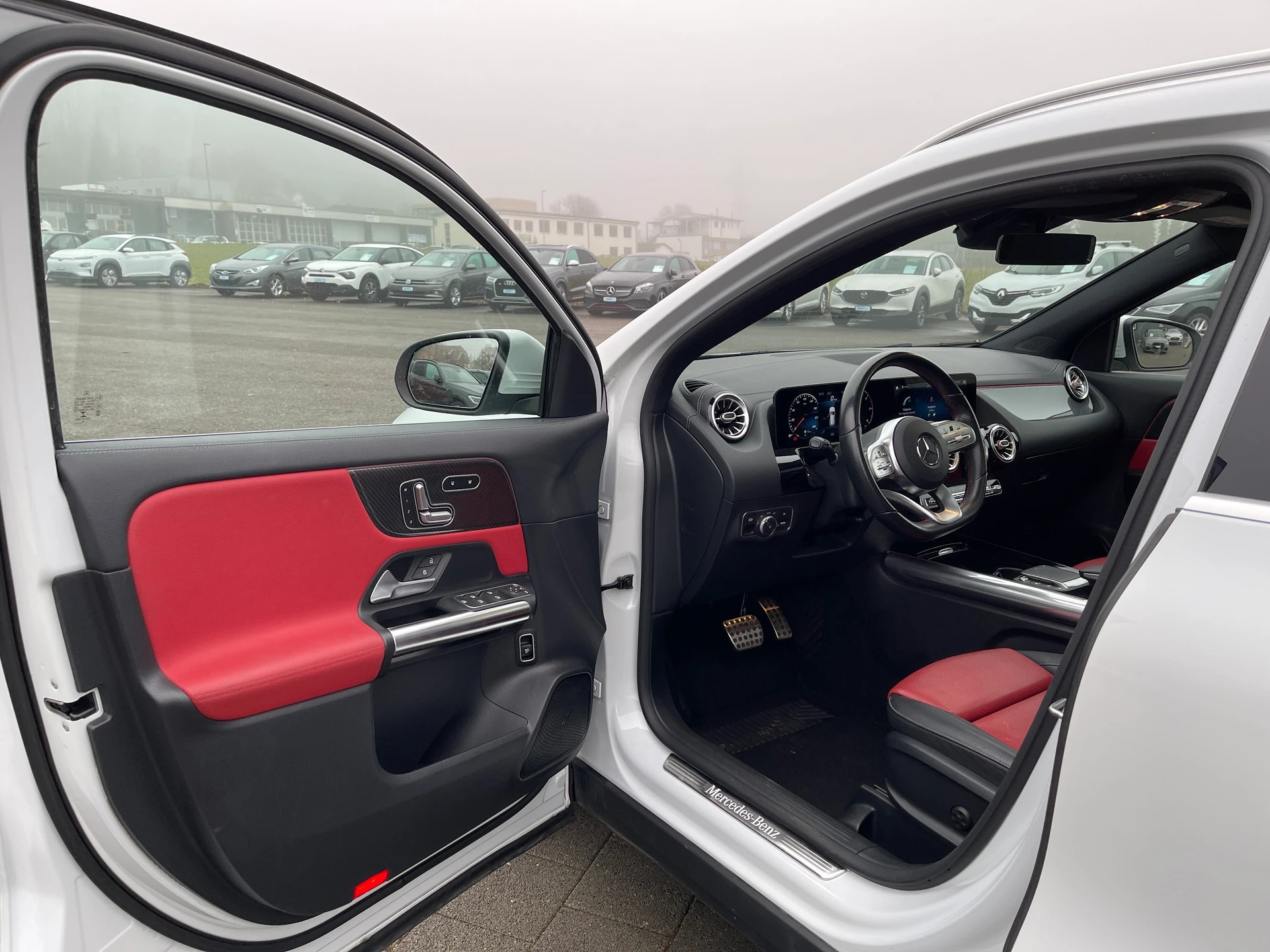MERCEDES-BENZ GLA 220d 4Matic AMG Line 8G-DCT-image-6