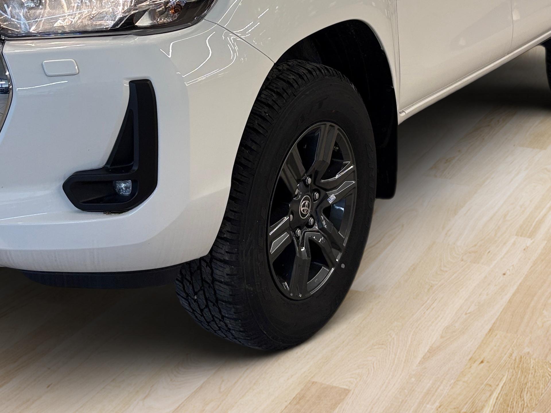 TOYOTA Hilux Double Cab.-Pick-up 2.4 D-4D 150 Style-image-9