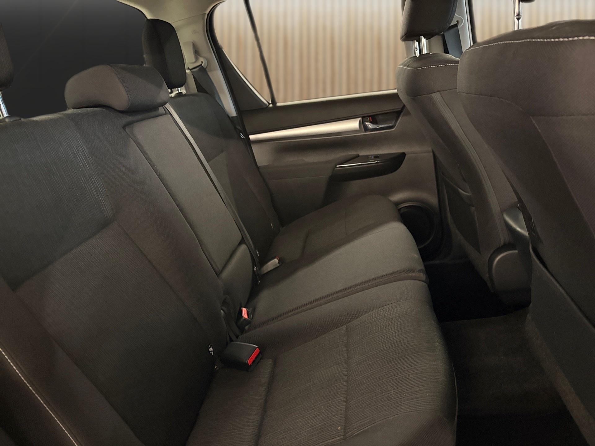 TOYOTA Hilux Double Cab.-Pick-up 2.4 D-4D 150 Style-image-15