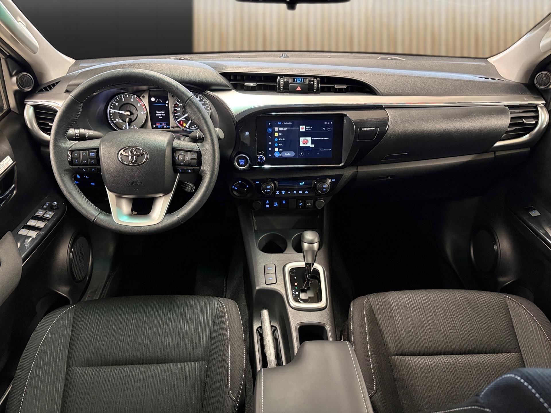 TOYOTA Hilux Double Cab.-Pick-up 2.4 D-4D 150 Style-image-14