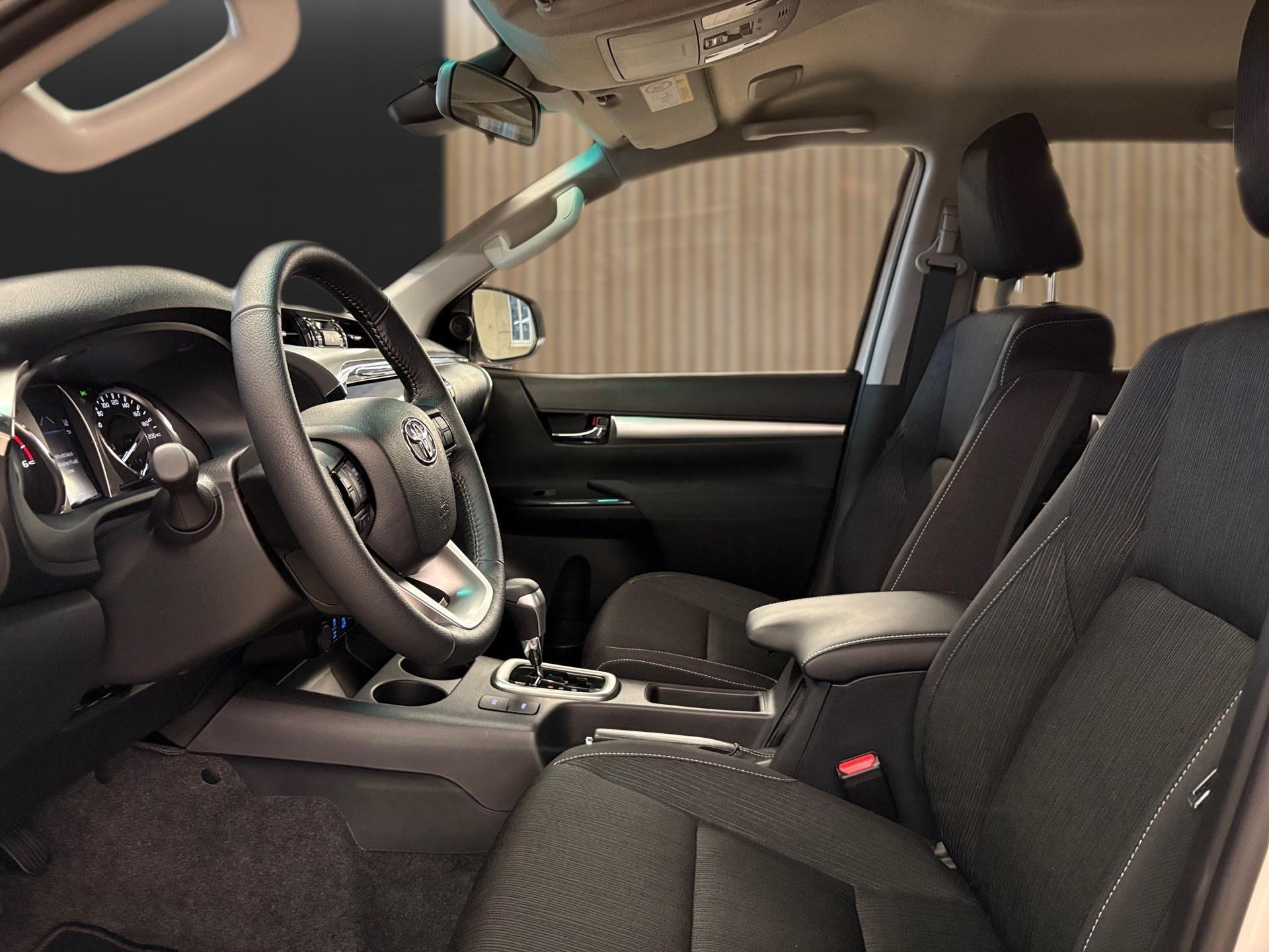 TOYOTA Hilux Double Cab.-Pick-up 2.4 D-4D 150 Style-image-11