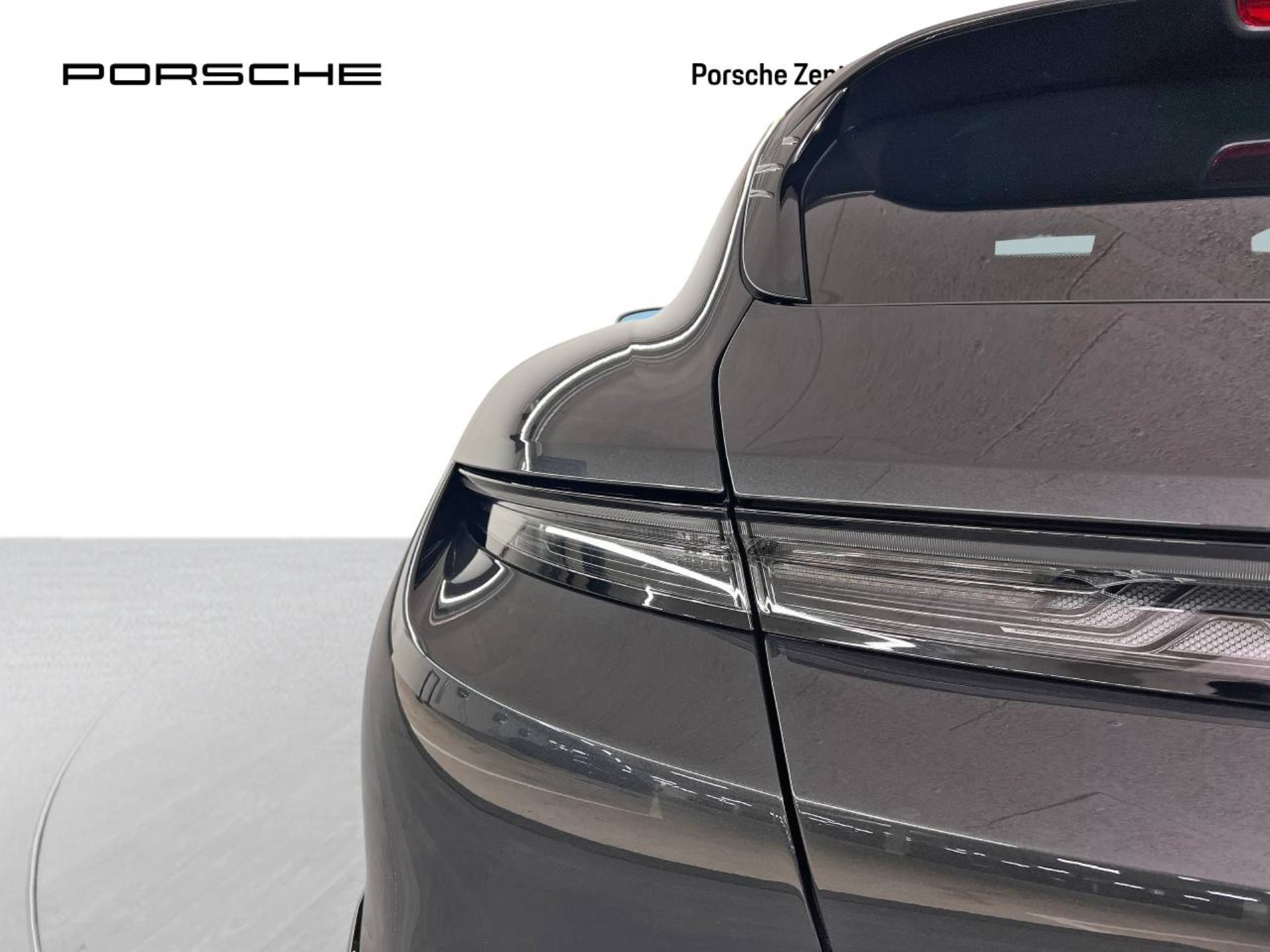 PORSCHE Taycan GTS Sport Turismo-image-12