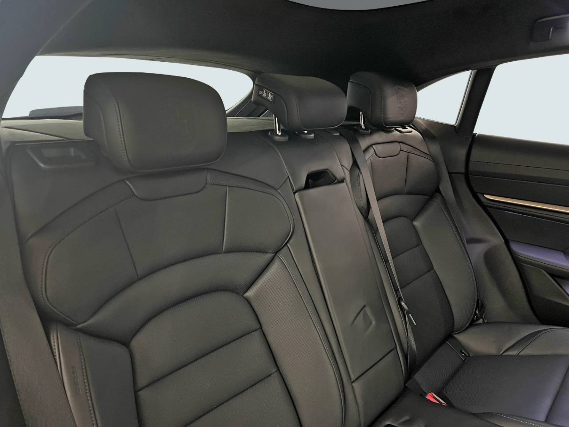 PORSCHE Taycan GTS Sport Turismo-image-24