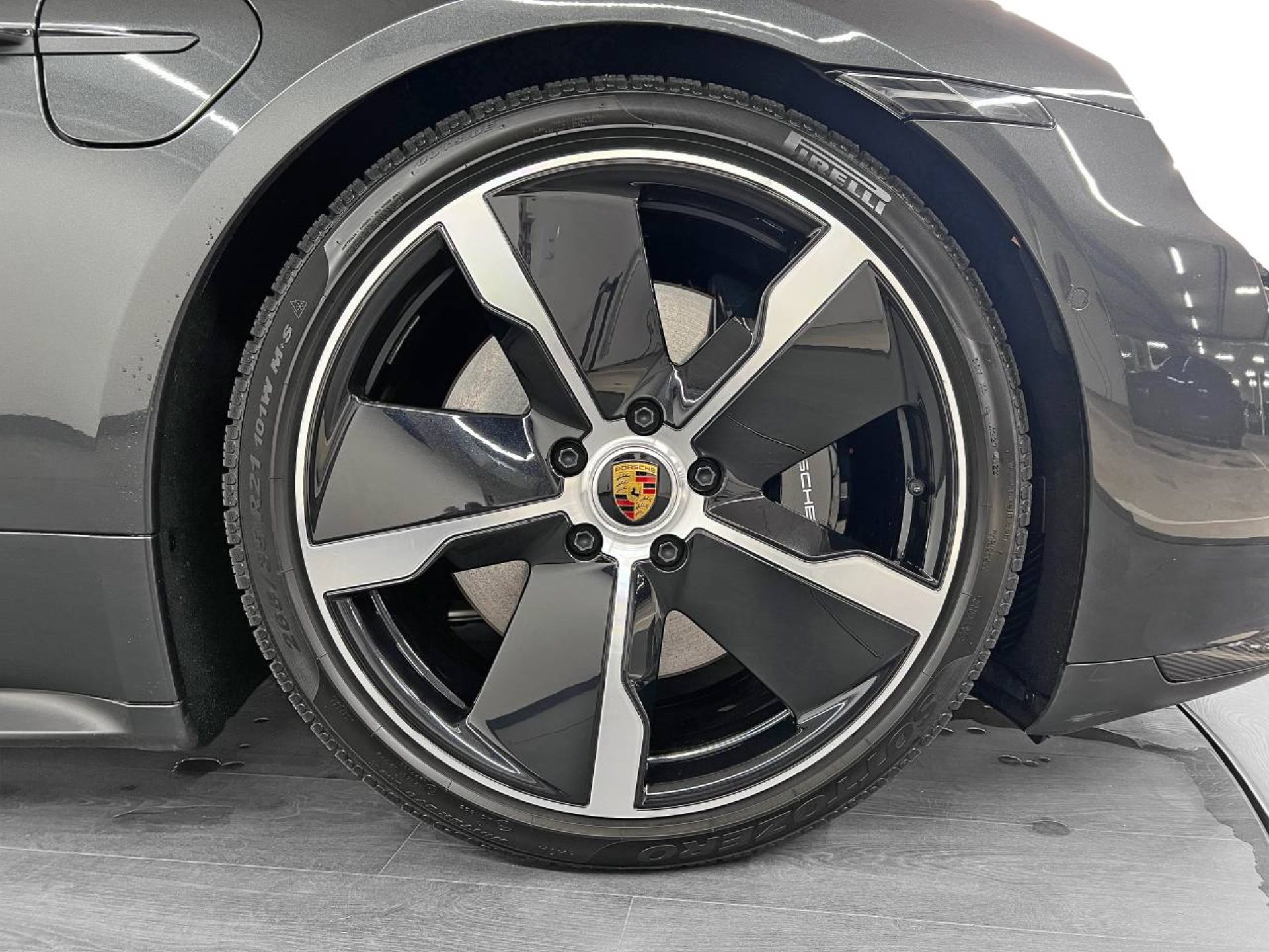 PORSCHE Taycan GTS Sport Turismo-image-10