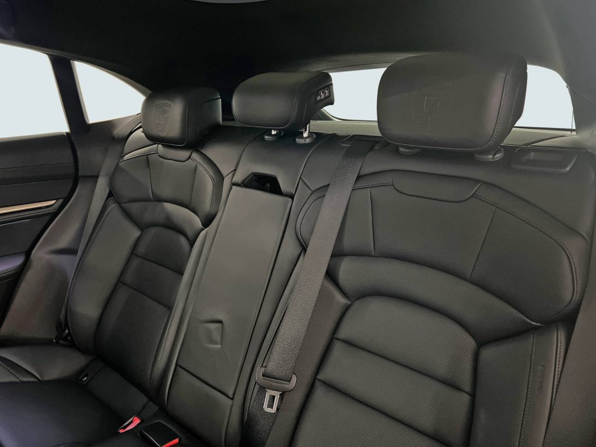 PORSCHE Taycan GTS Sport Turismo-image-23