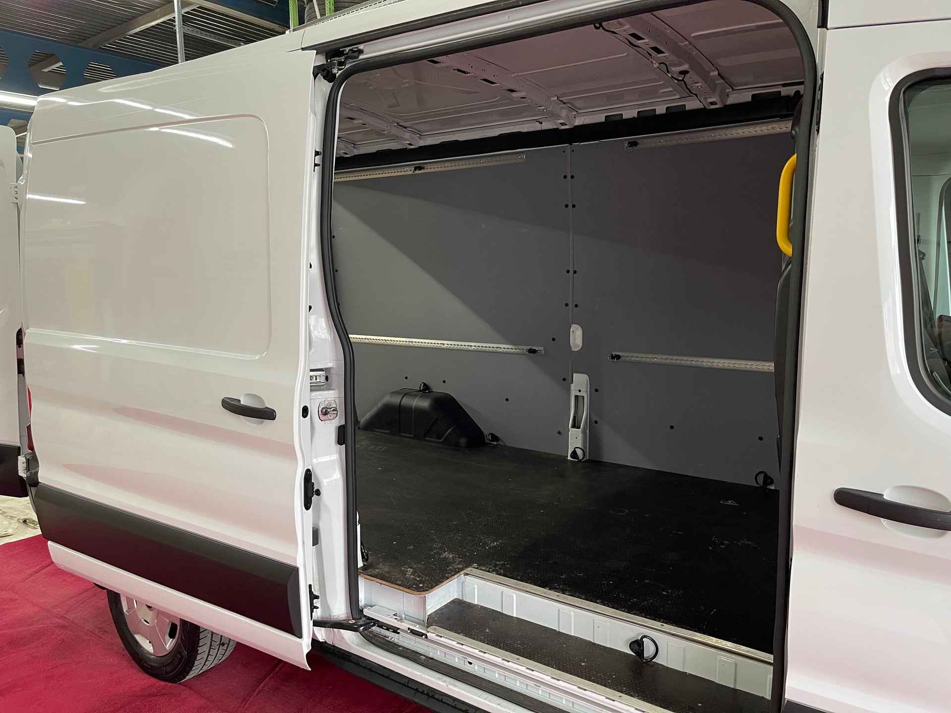 FORD Transit Van 350 L3 Trend 2.0 TDCi 130 RWD-image-7